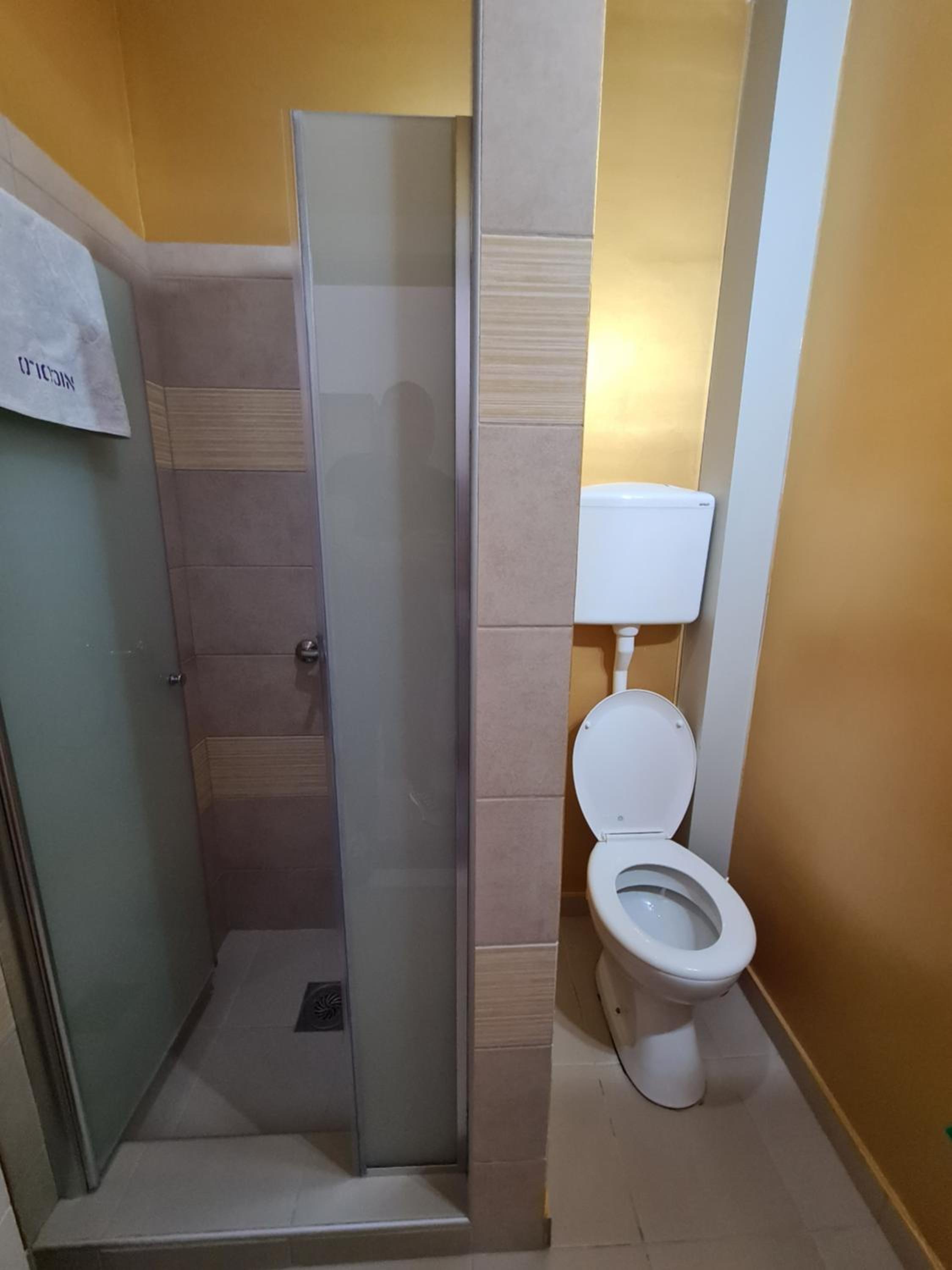 Twin Room with Bathroom - Photo 2