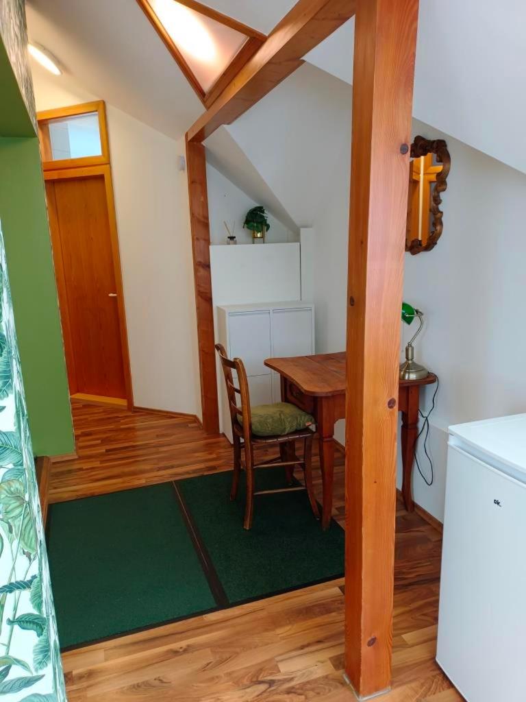 One-Bedroom Apartment photo 2