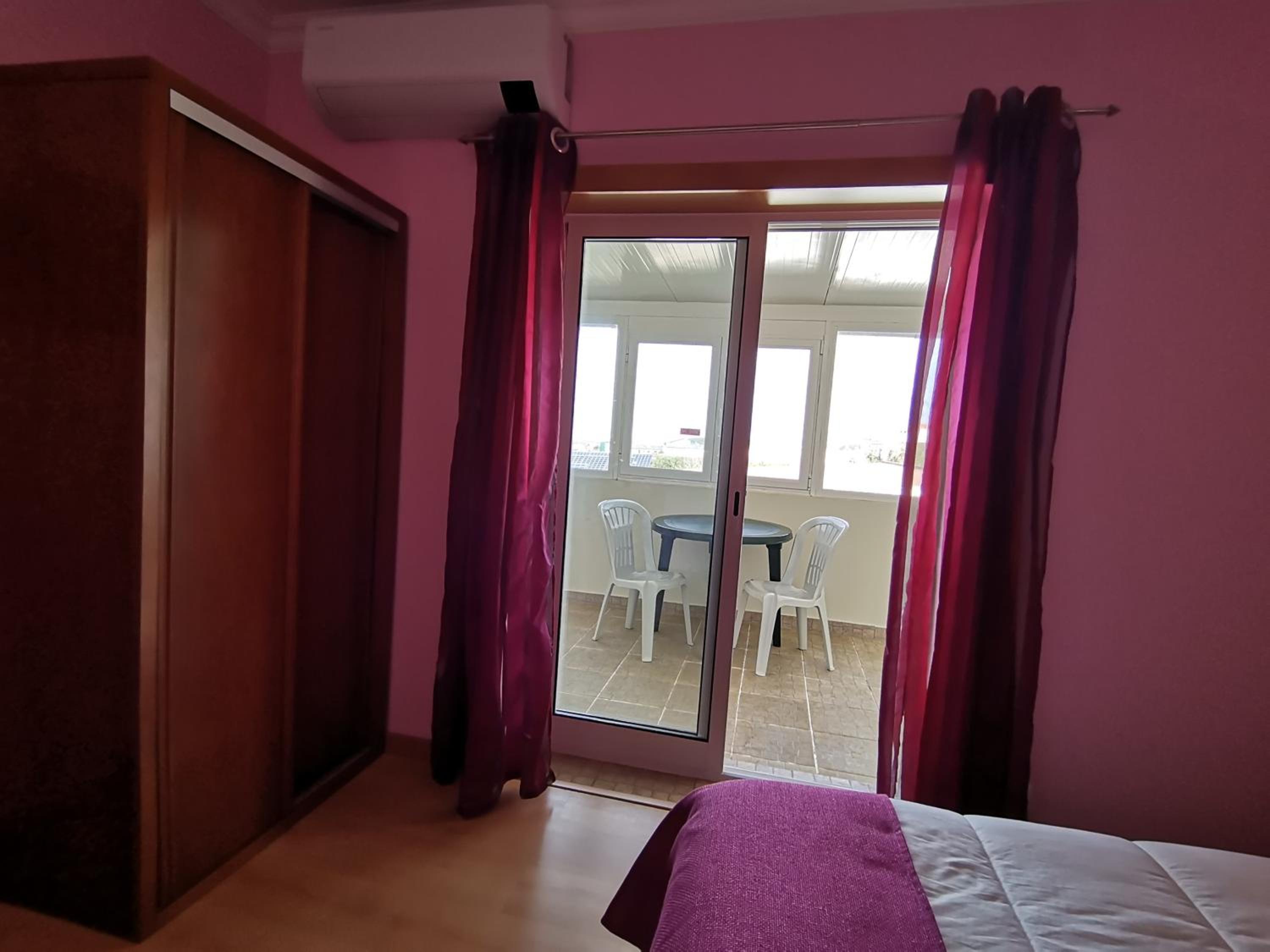 Double Room with Balcony - Photo 3