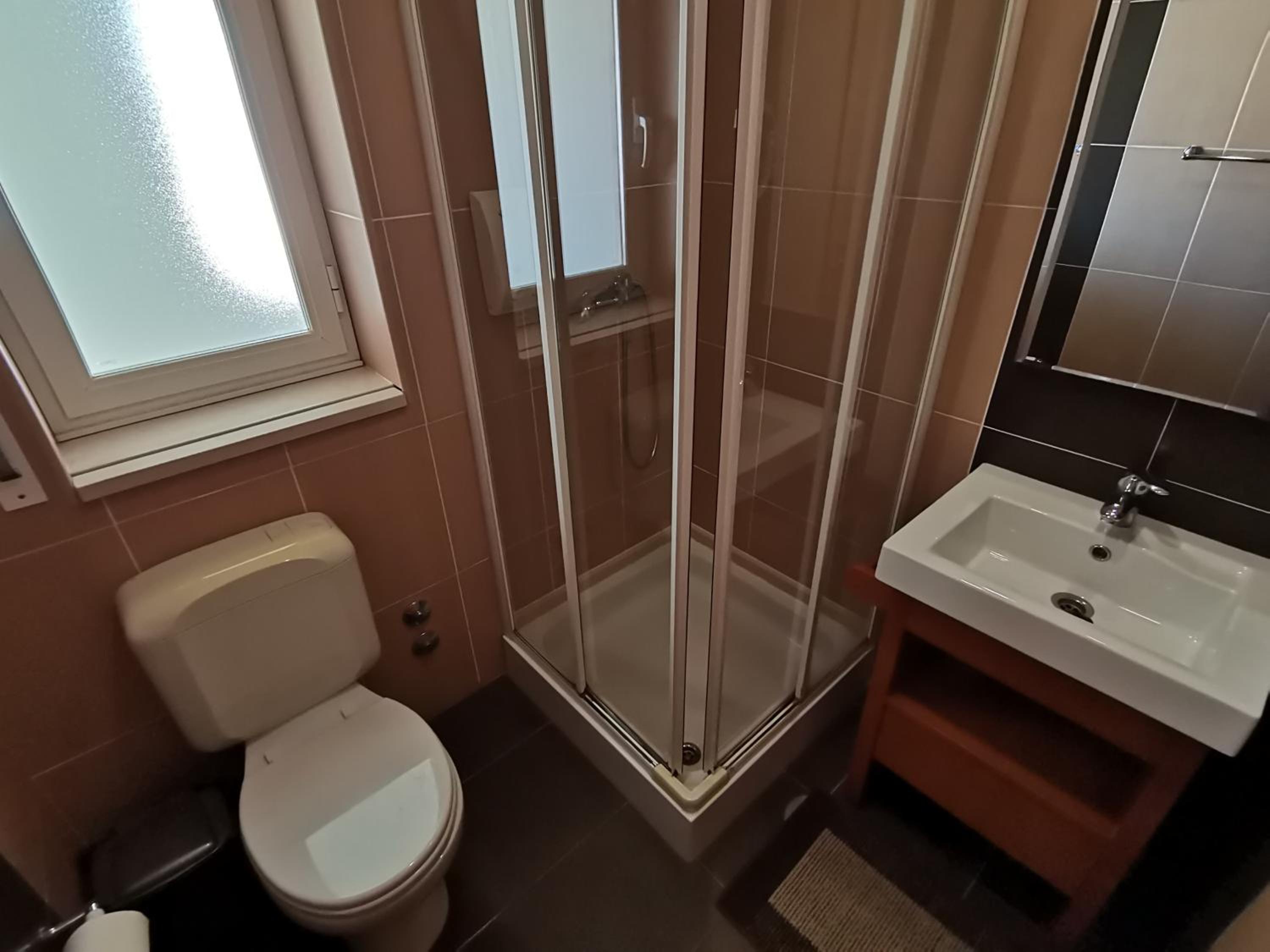 Double Room with Balcony - Photo 4