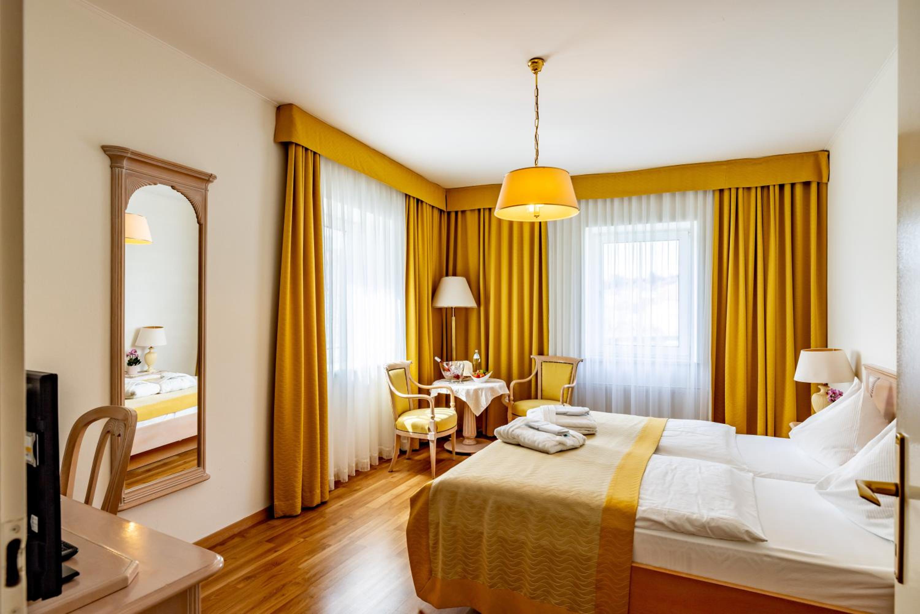Business Double Room - Photo 7