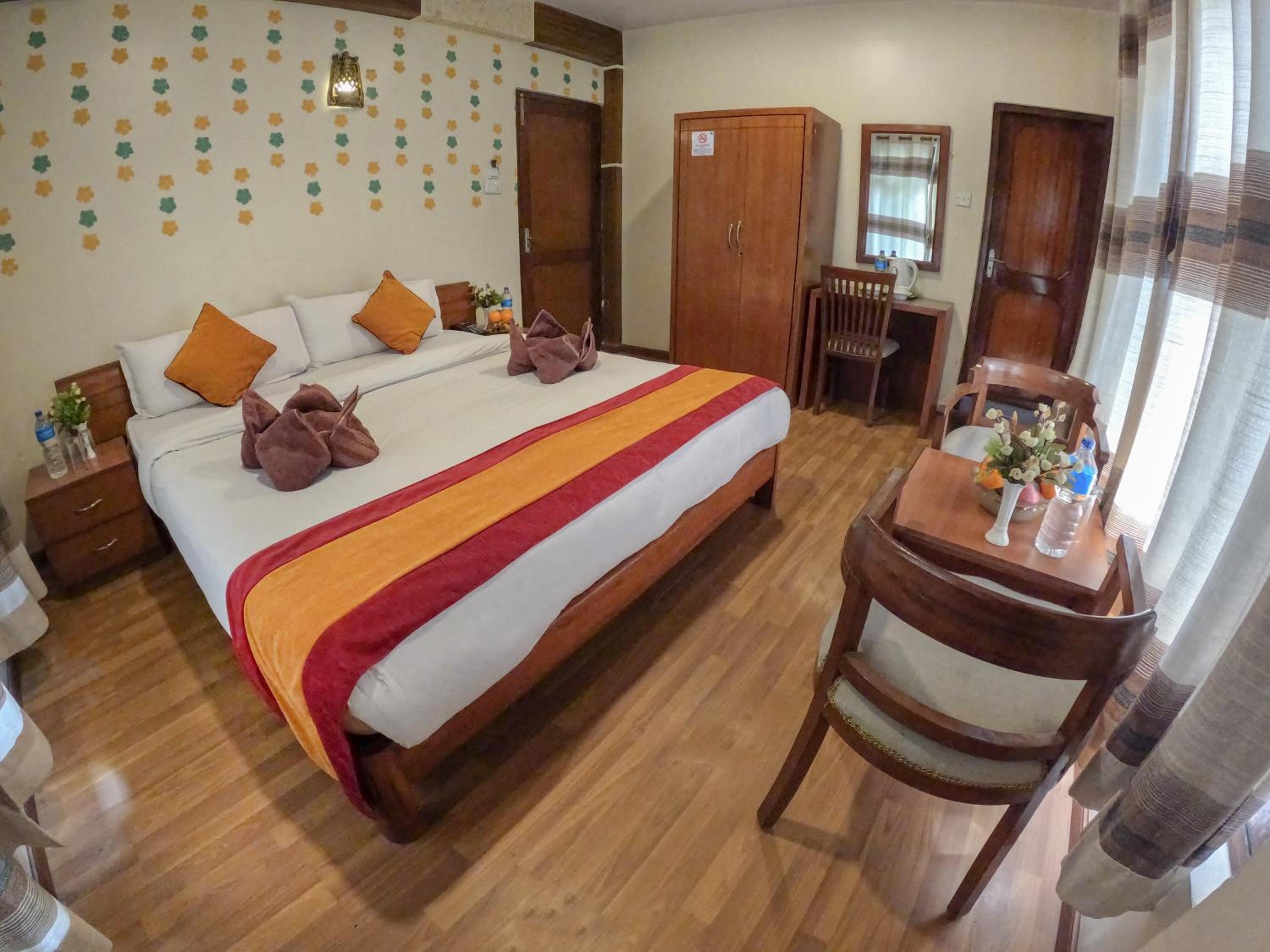 Double Room with Private Bathroom - Photo 30