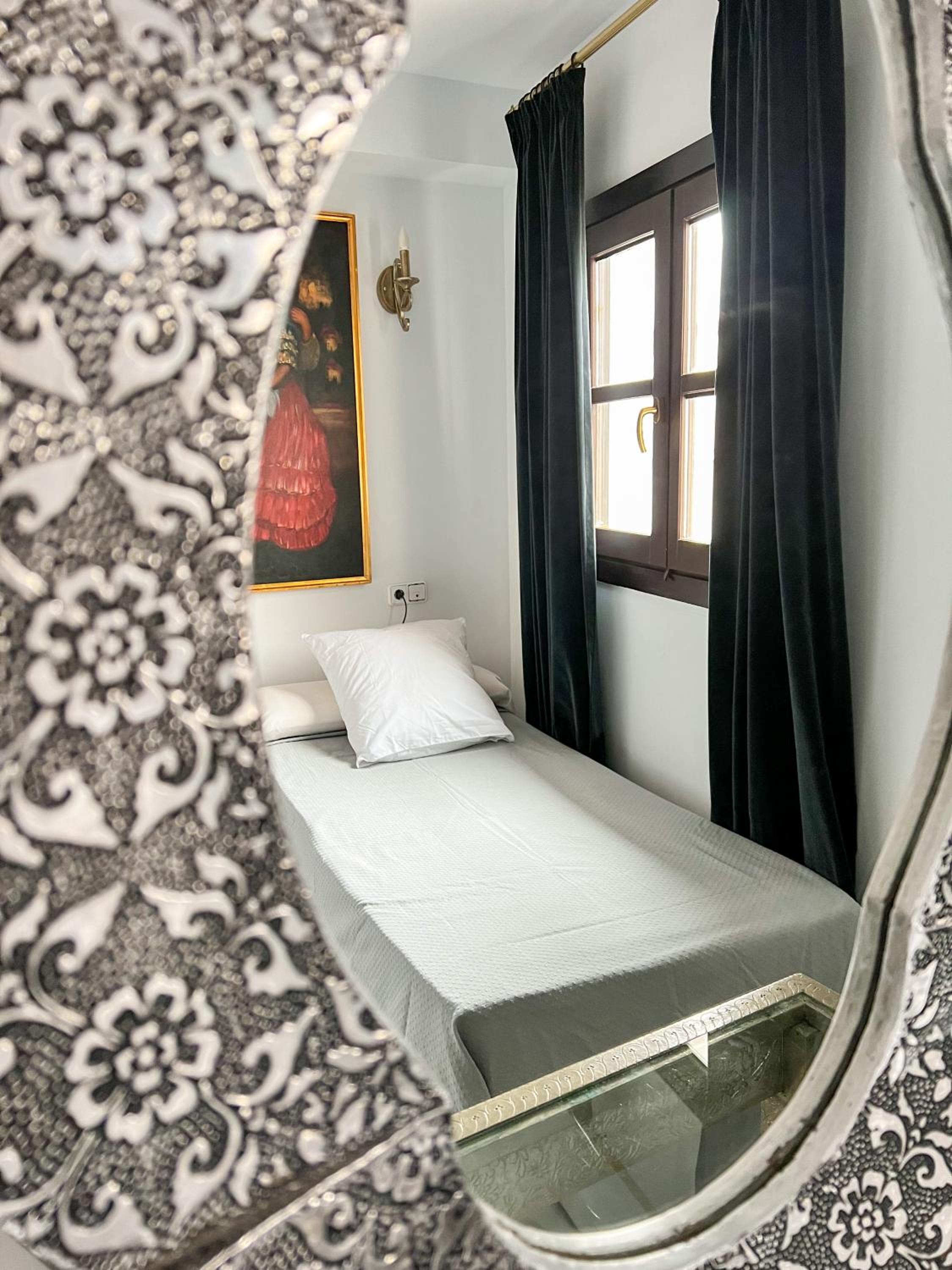 Twin Room - Photo 1
