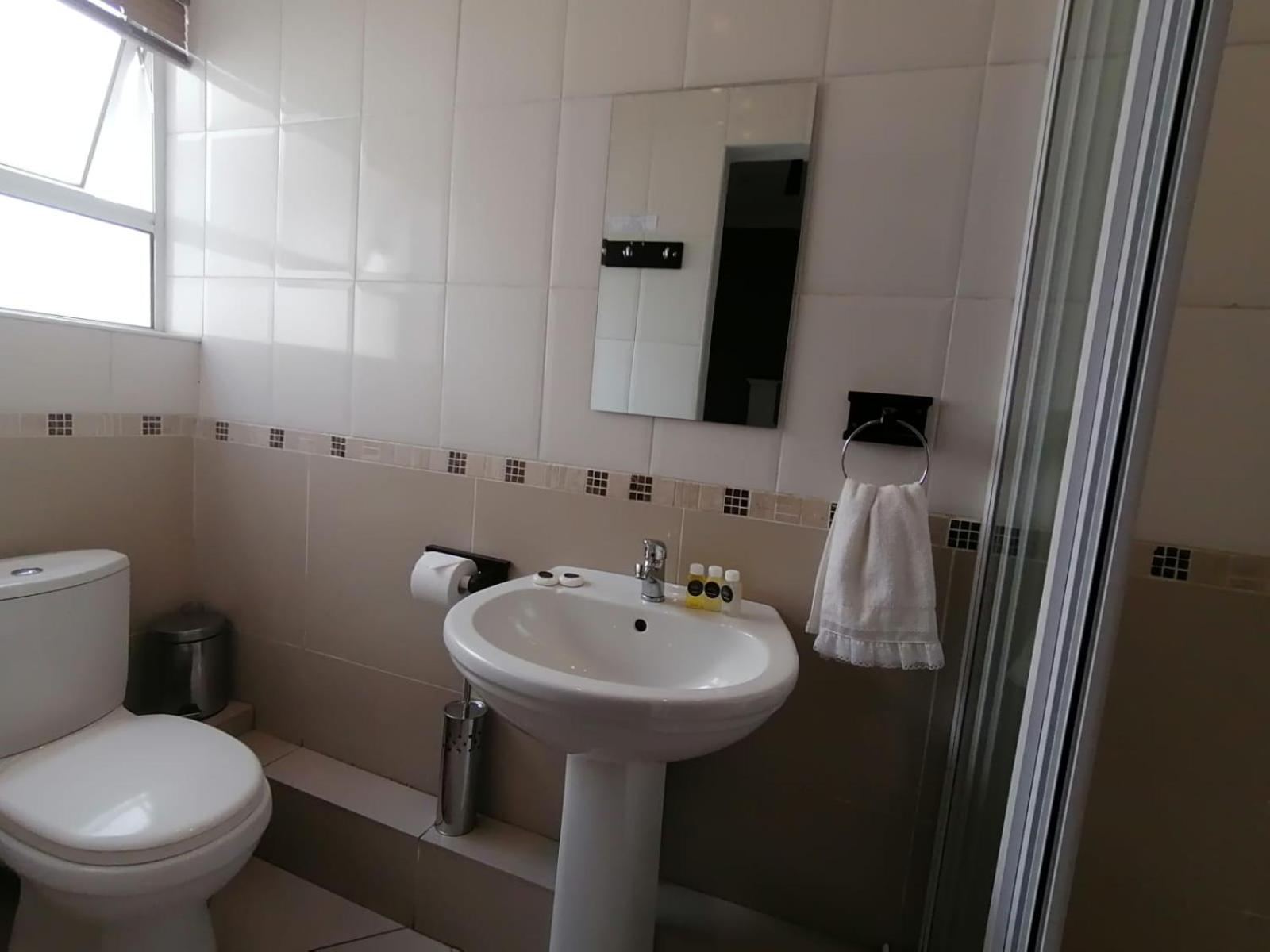 Budget Double Room - Photo 18