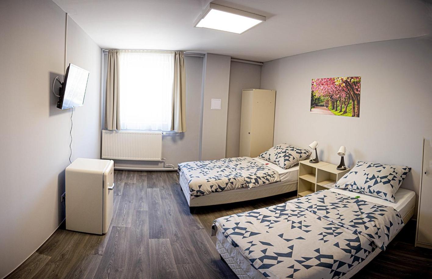 Twin Room - Photo 2