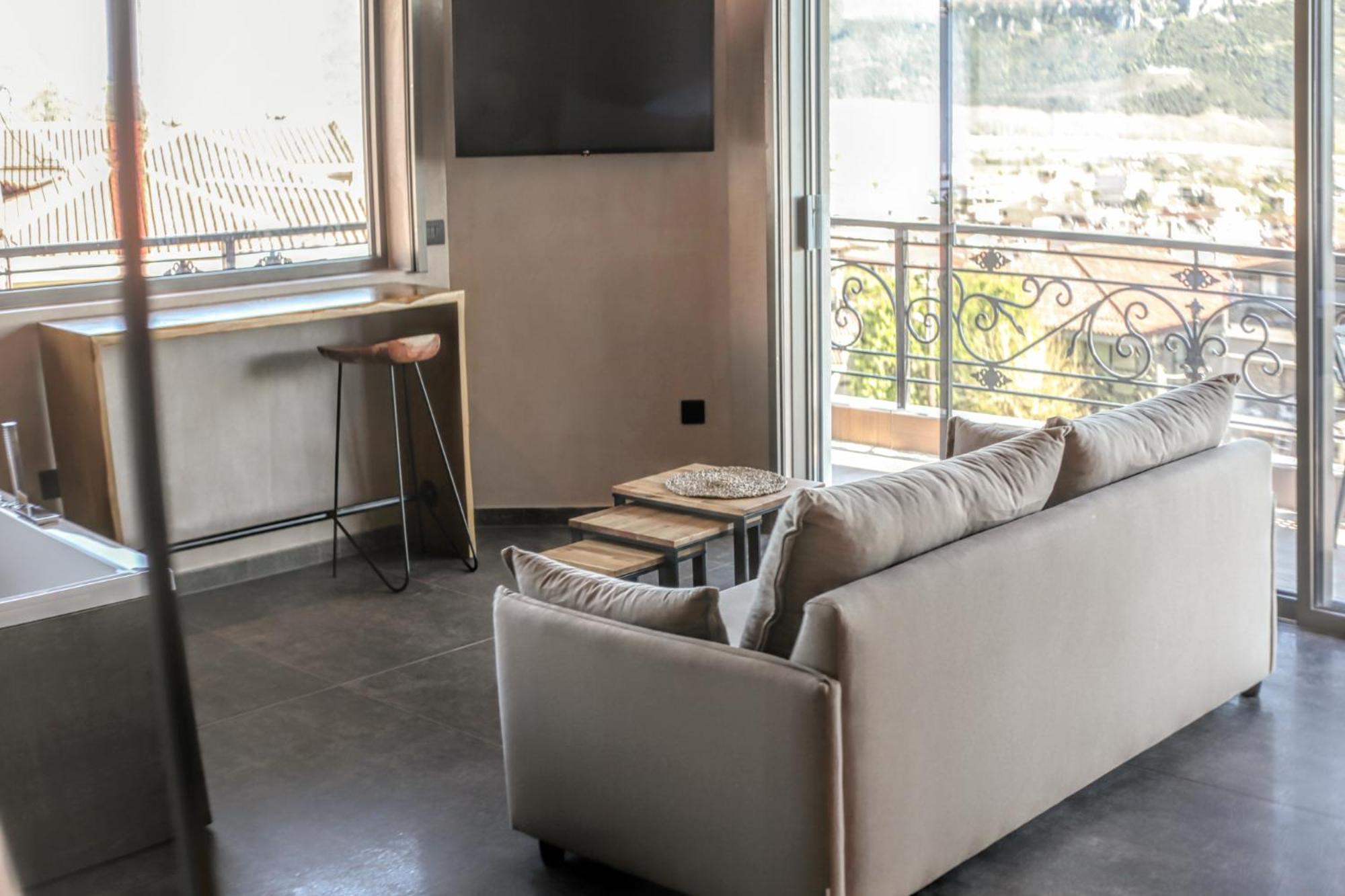 One-Bedroom Apartment - Photo 1
