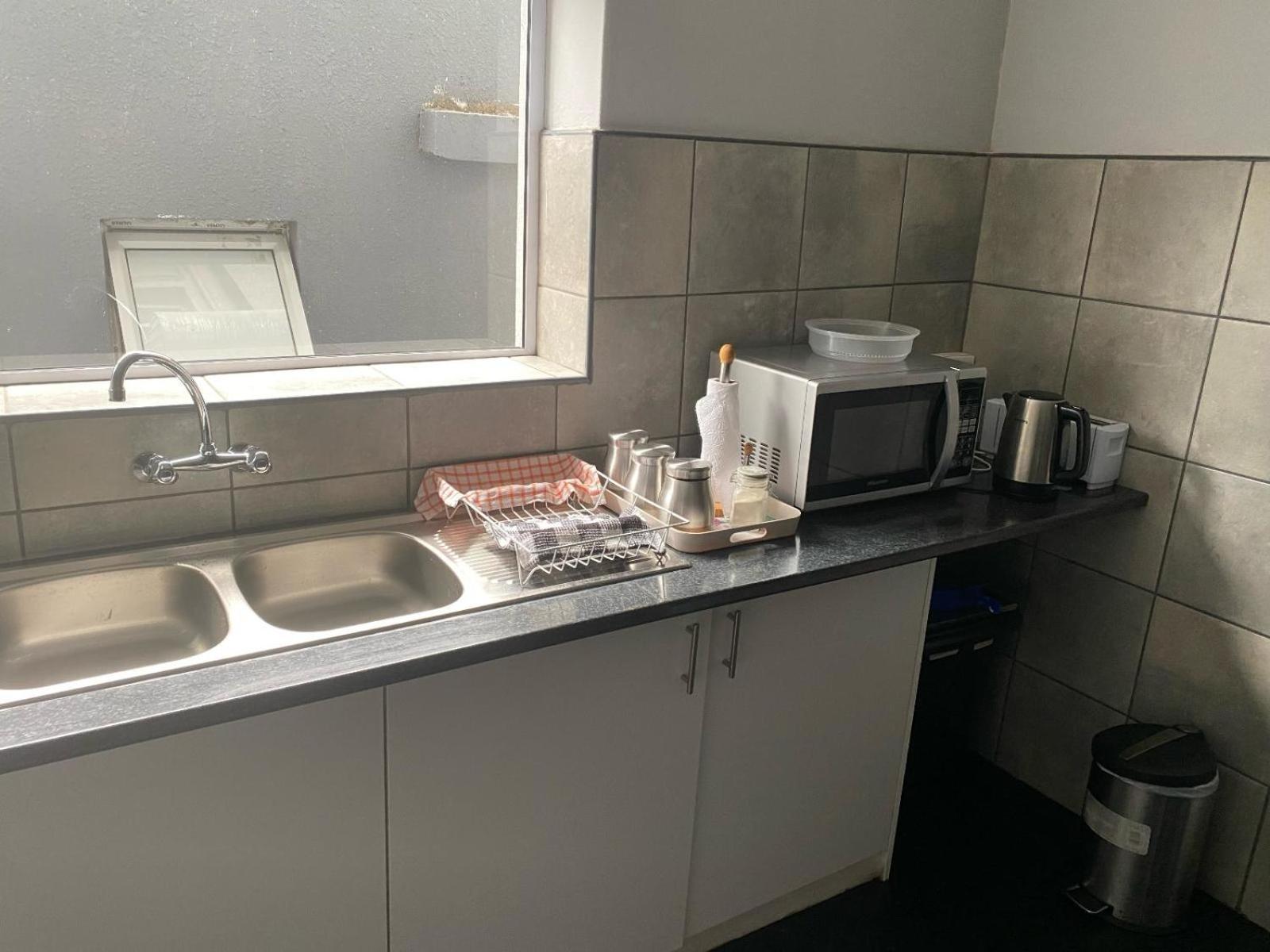 Standard Twin Room - Photo 4