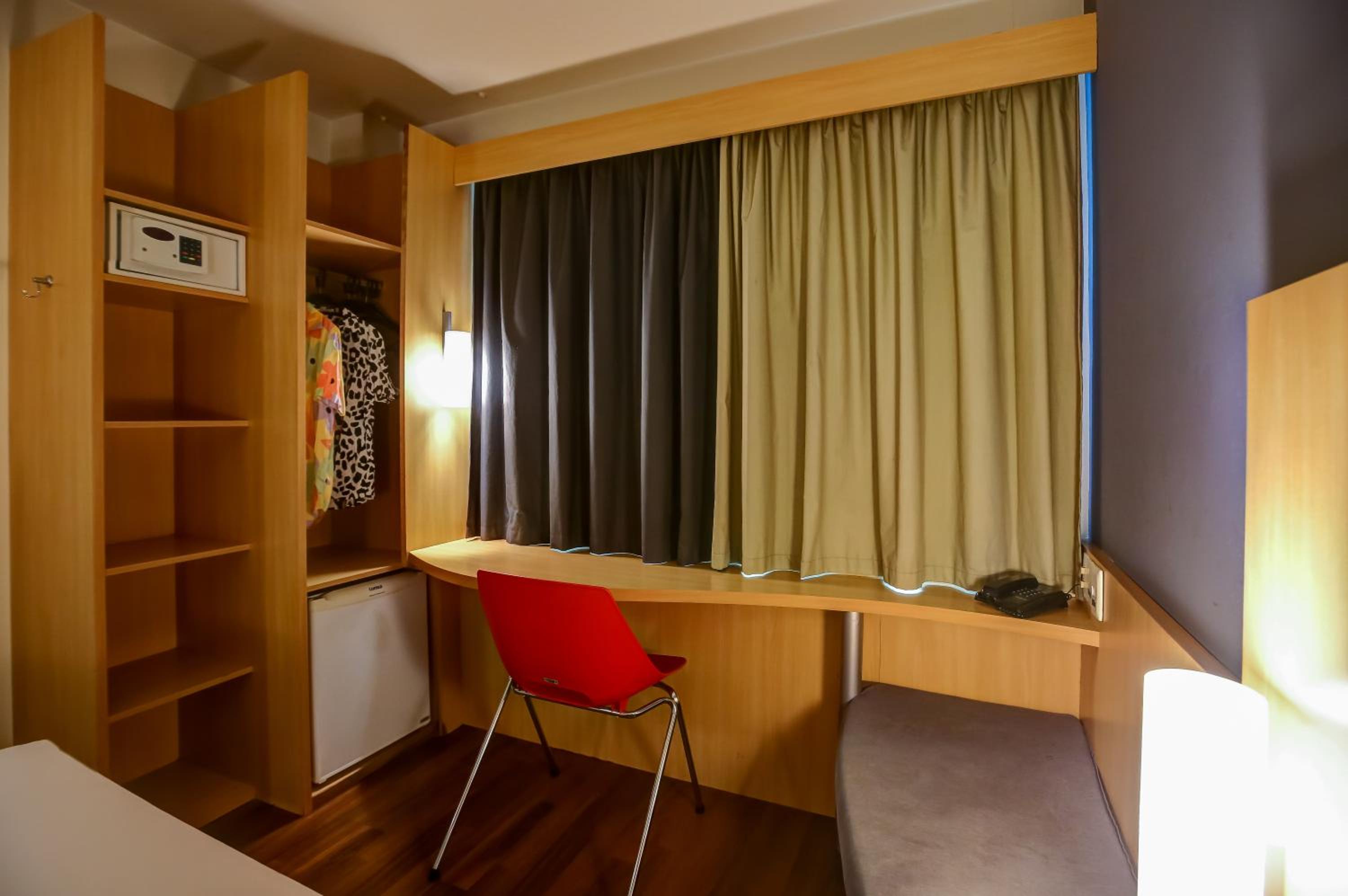 Twin Room thumbnail 5