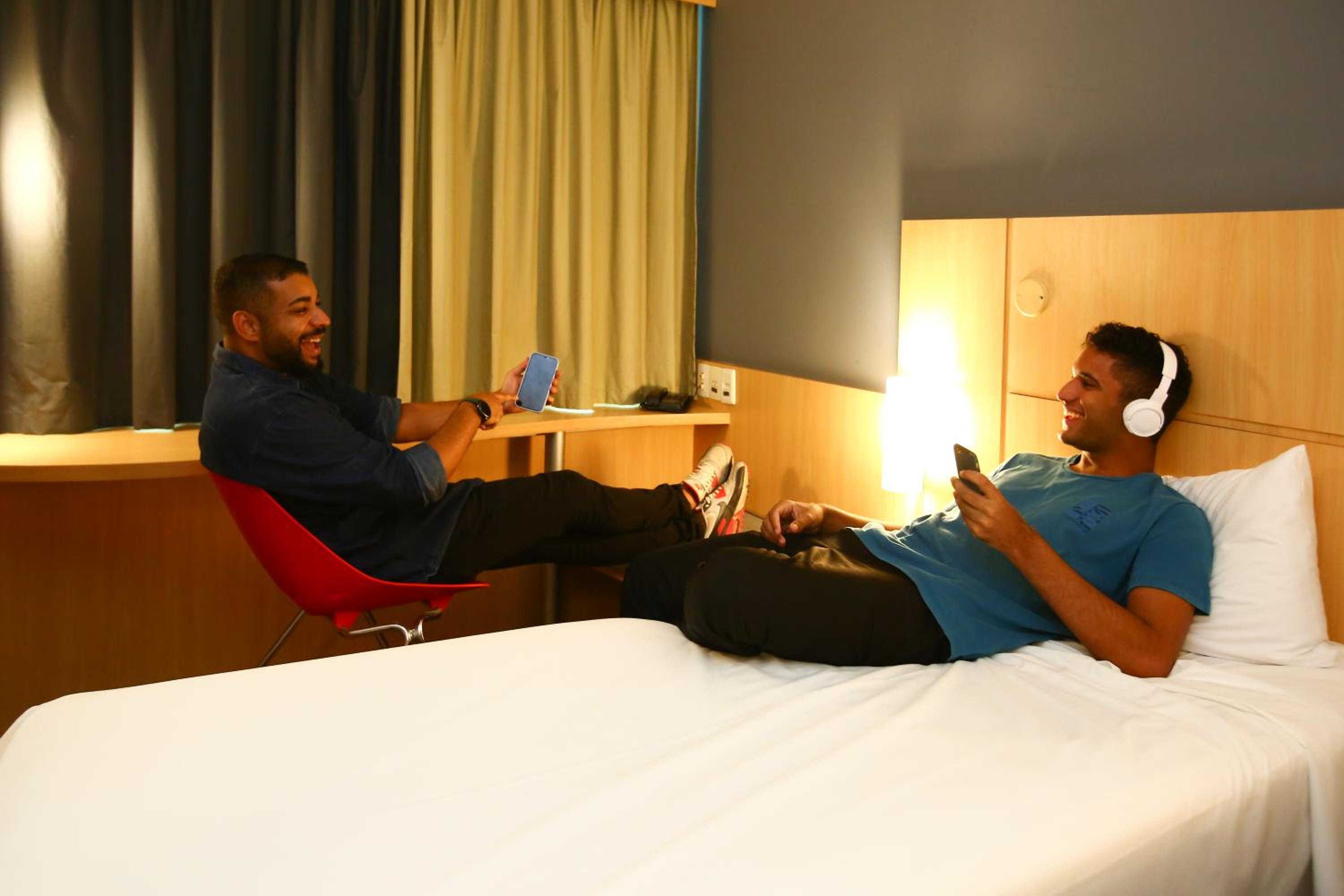Twin Room thumbnail 6