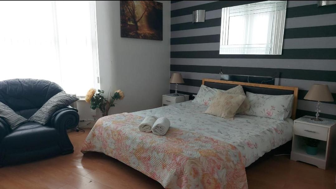 Deluxe Queen Room - Photo 1