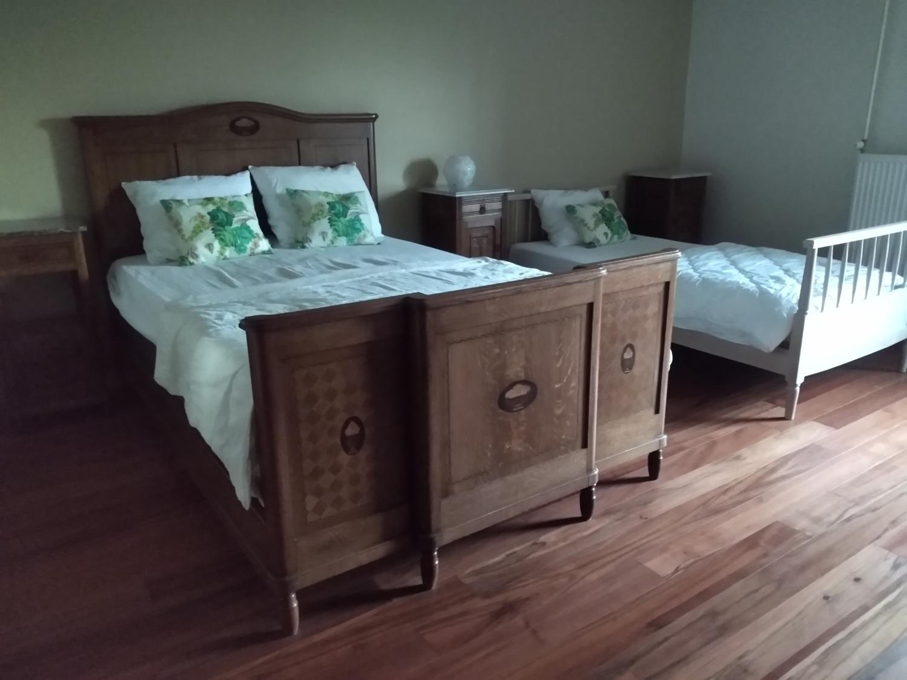Five-Bedroom House photo 2