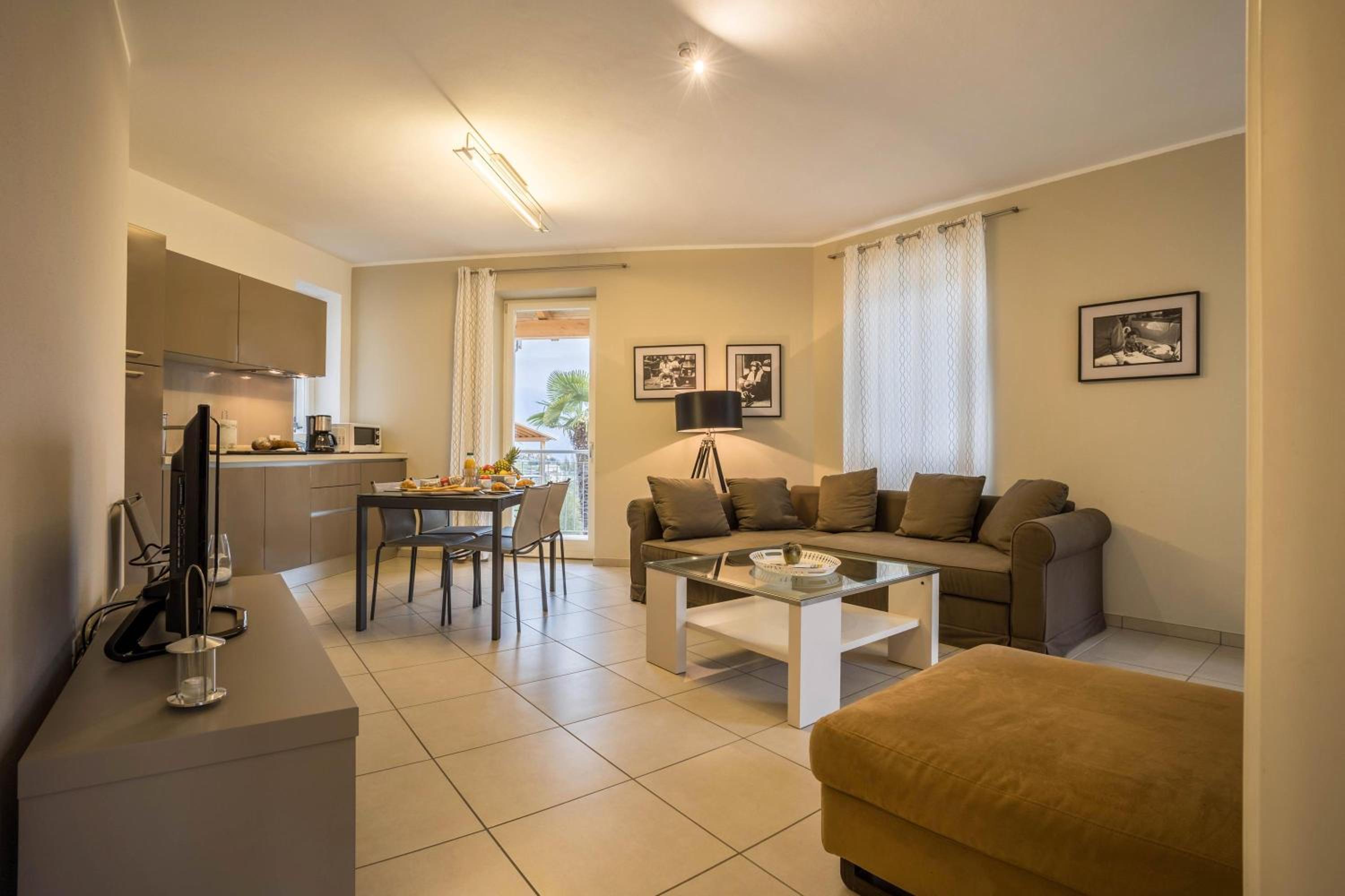 Two-Bedroom Deluxe Apartment with Garden View photo 1