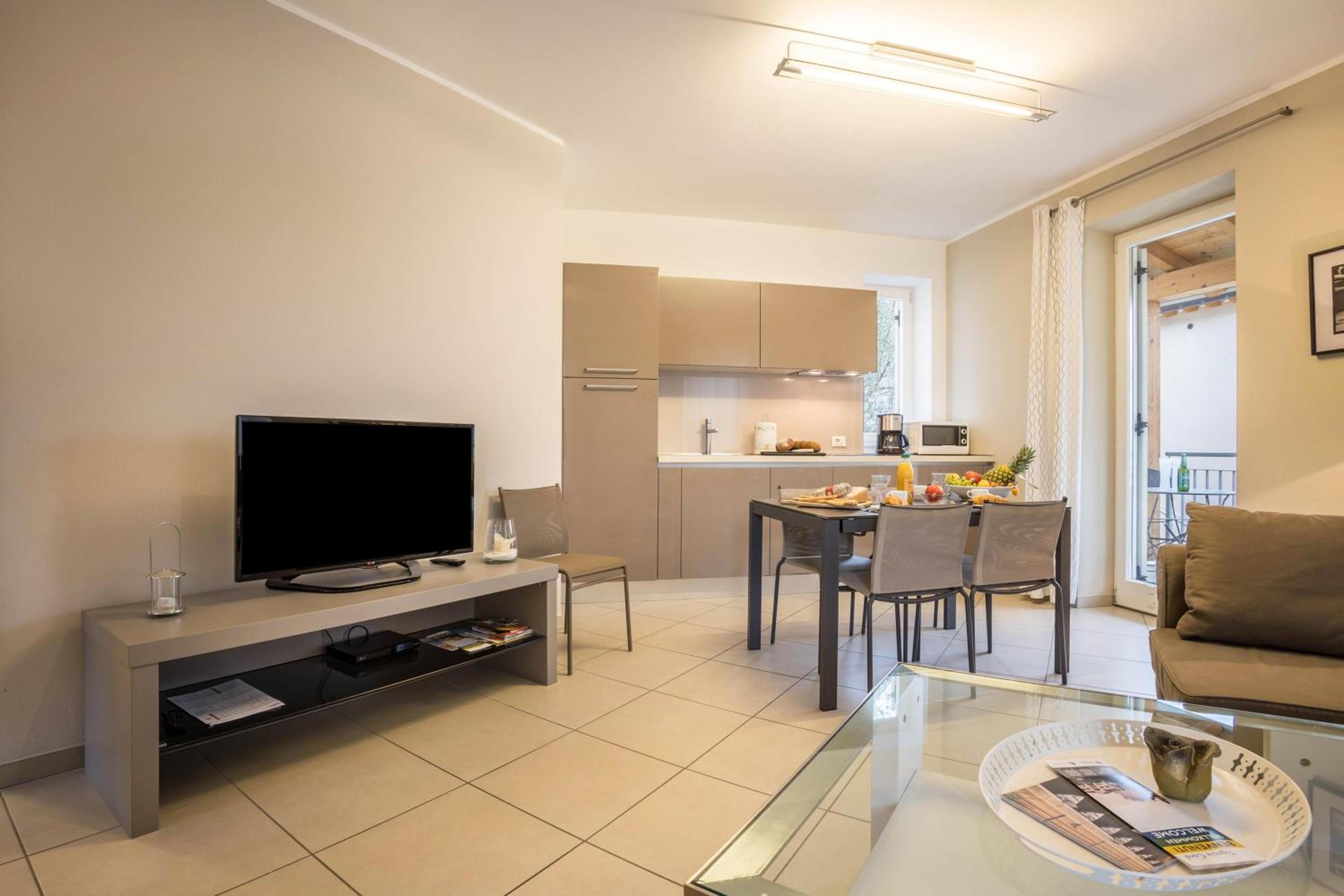 Two-Bedroom Deluxe Apartment with Garden View photo 3
