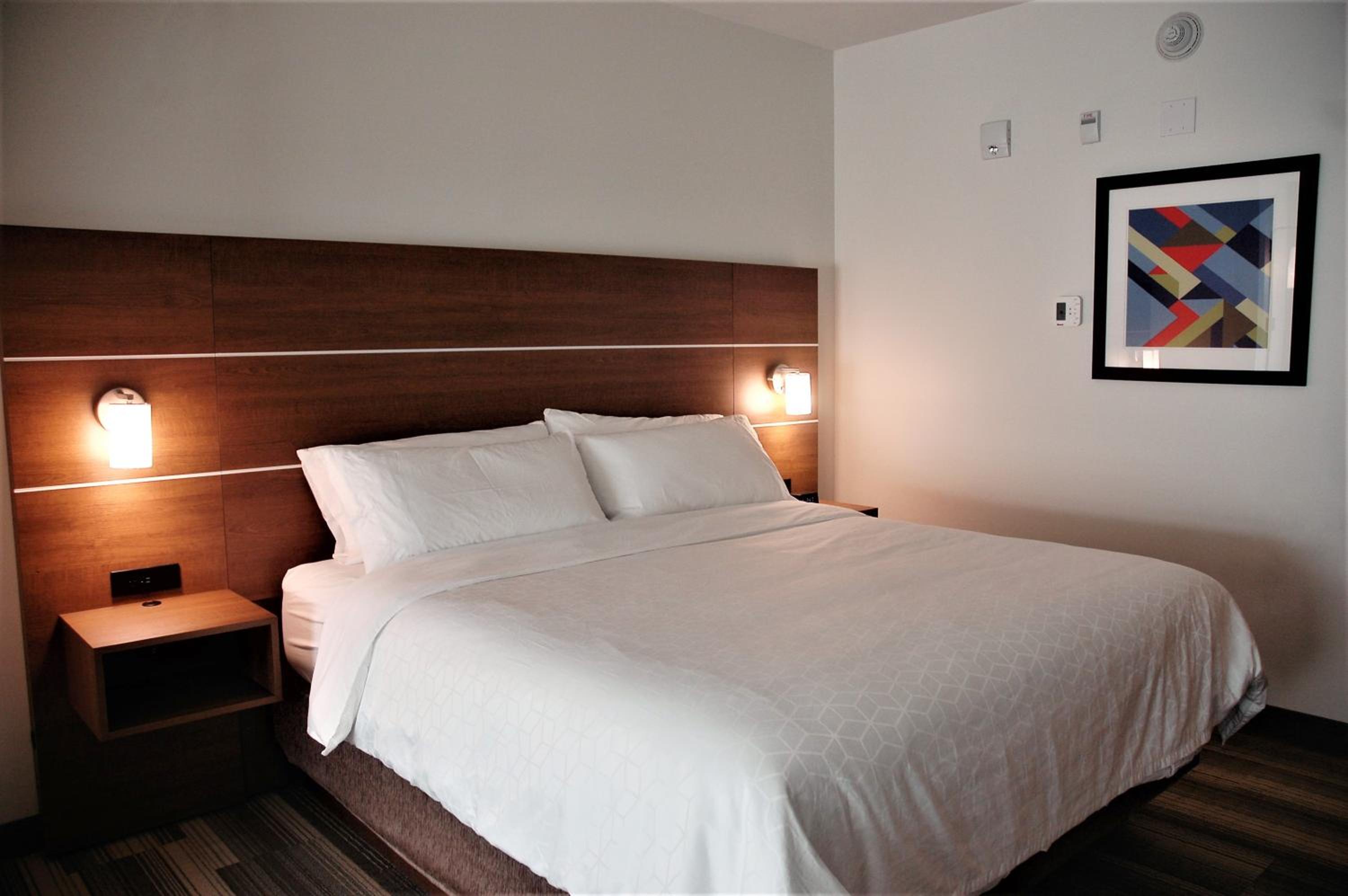 Standard King Room - Photo 1