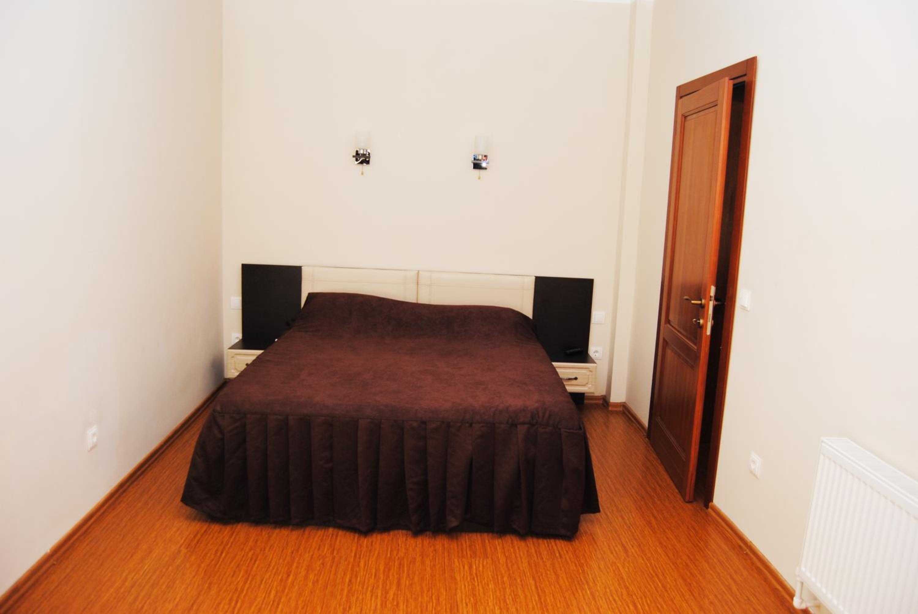 One-Bedroom Apartment - Photo 8