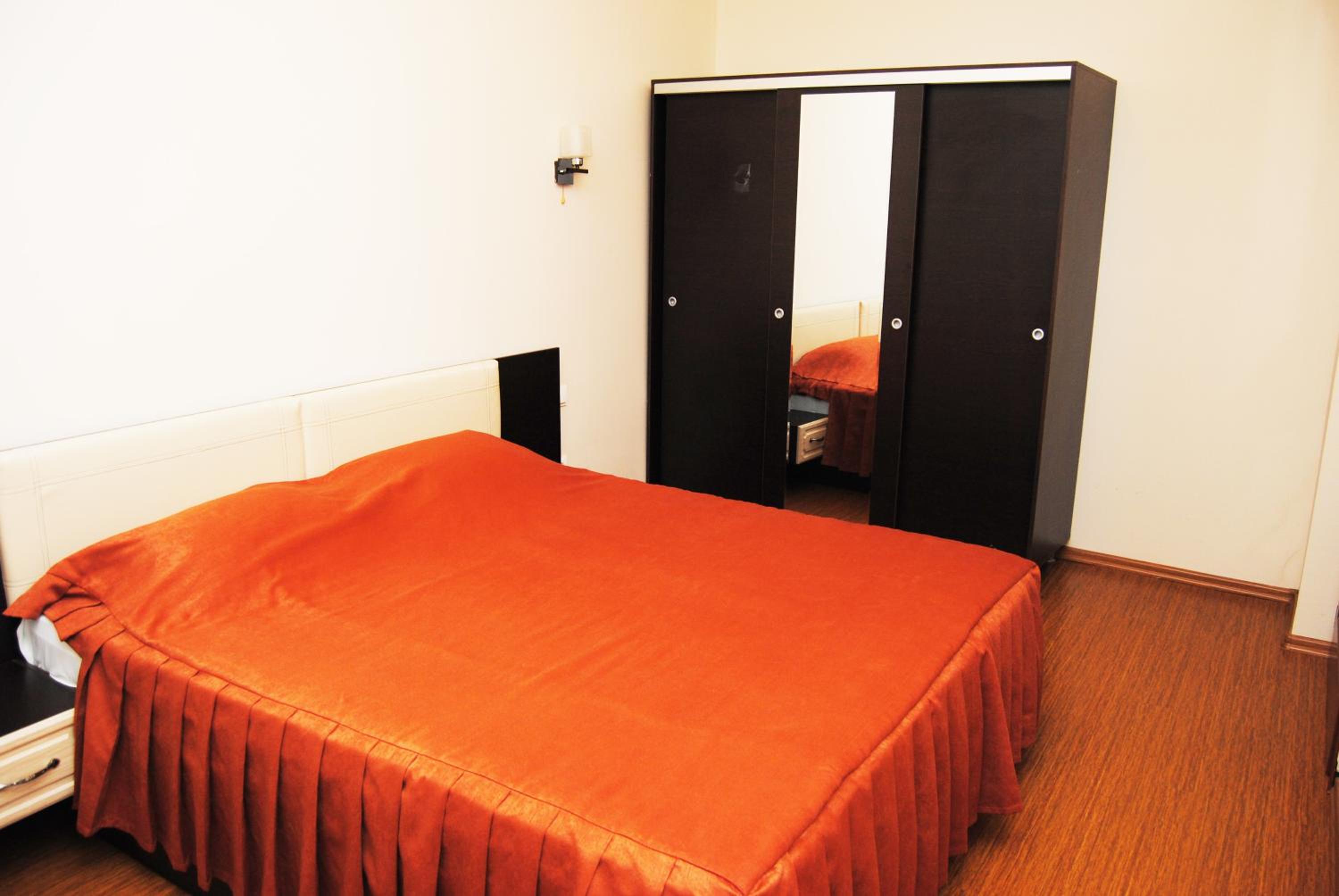 One-Bedroom Apartment - Photo 1