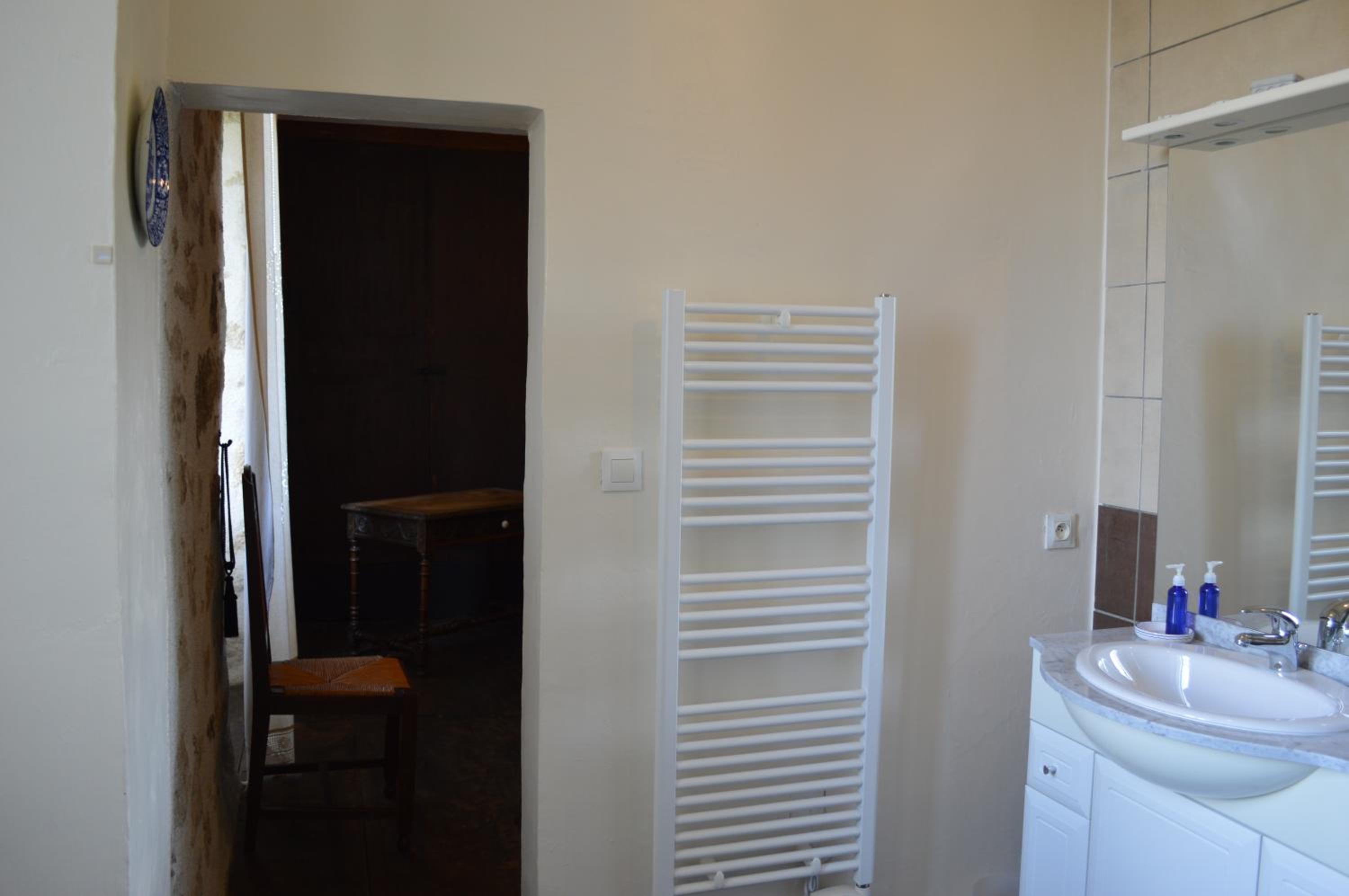 King Room with Garden View - Photo 8