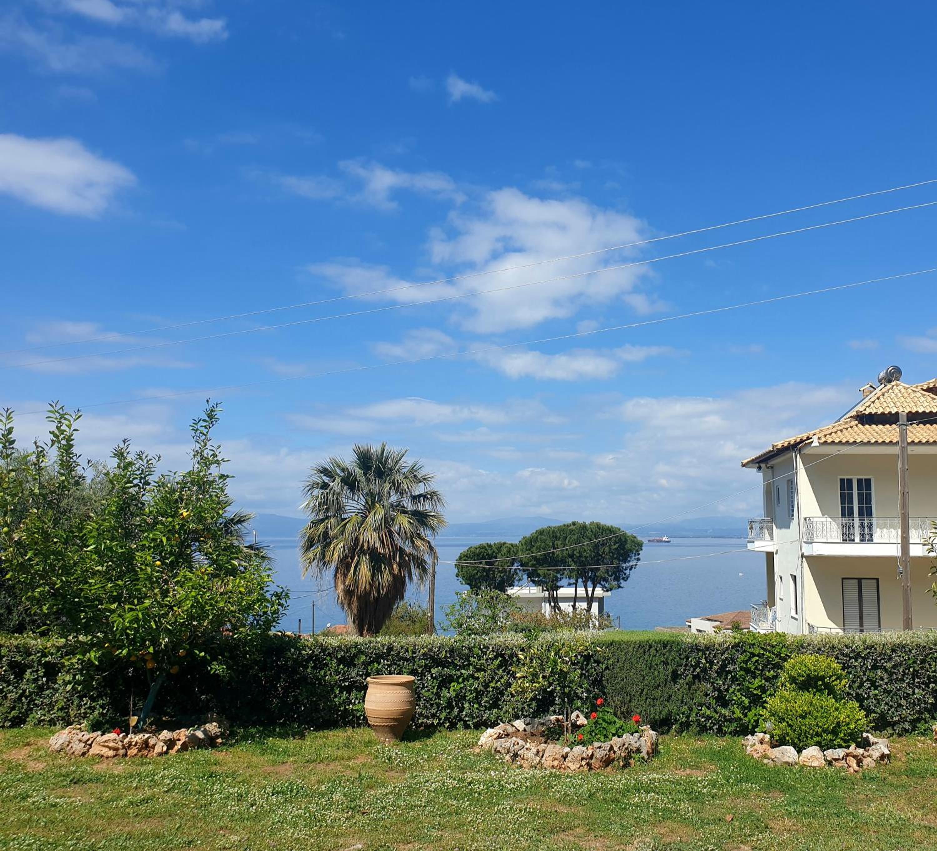 Studio Apartment with Sea View photo 2