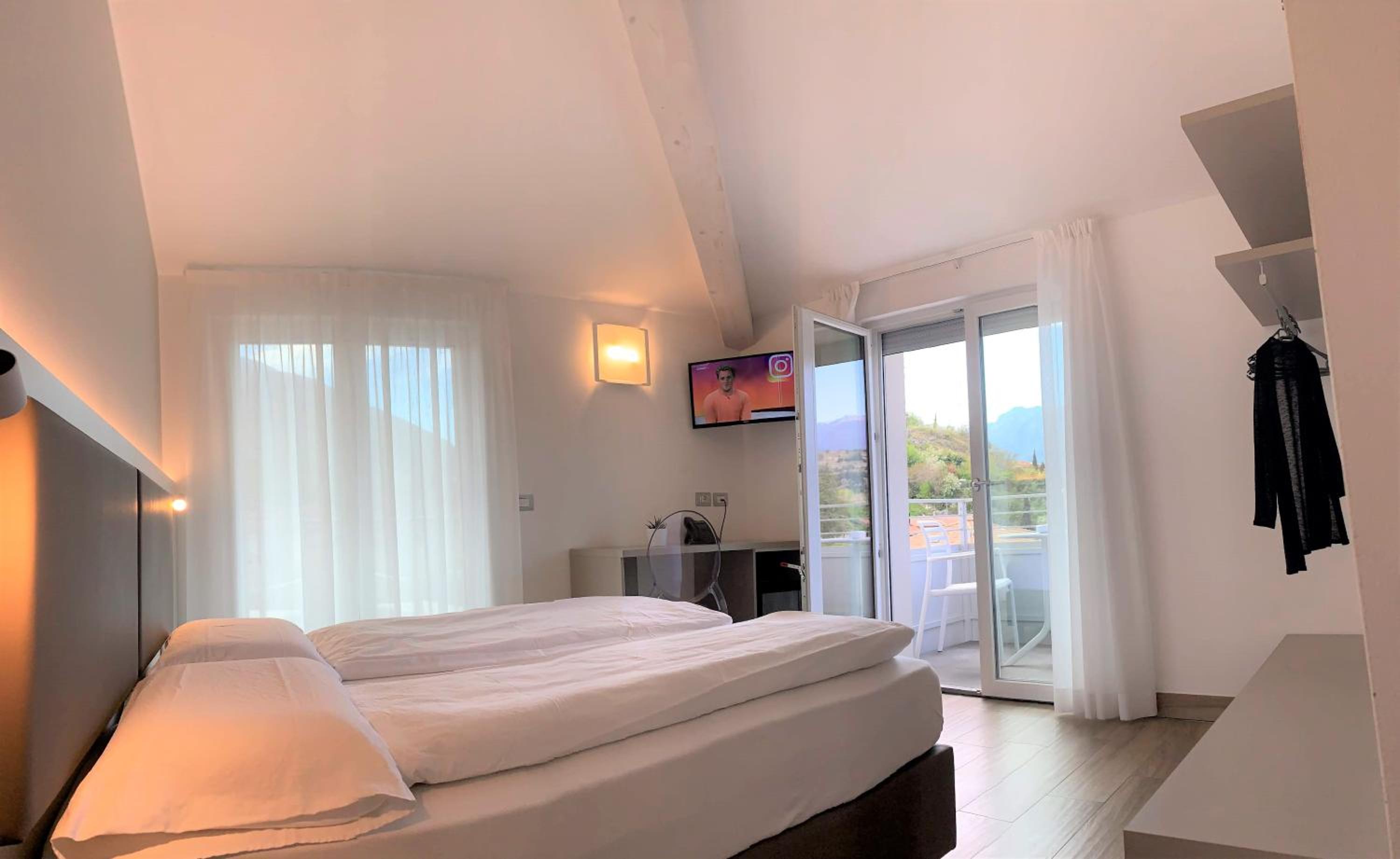 Comfort Double or Twin Room with Lake View - Photo 5