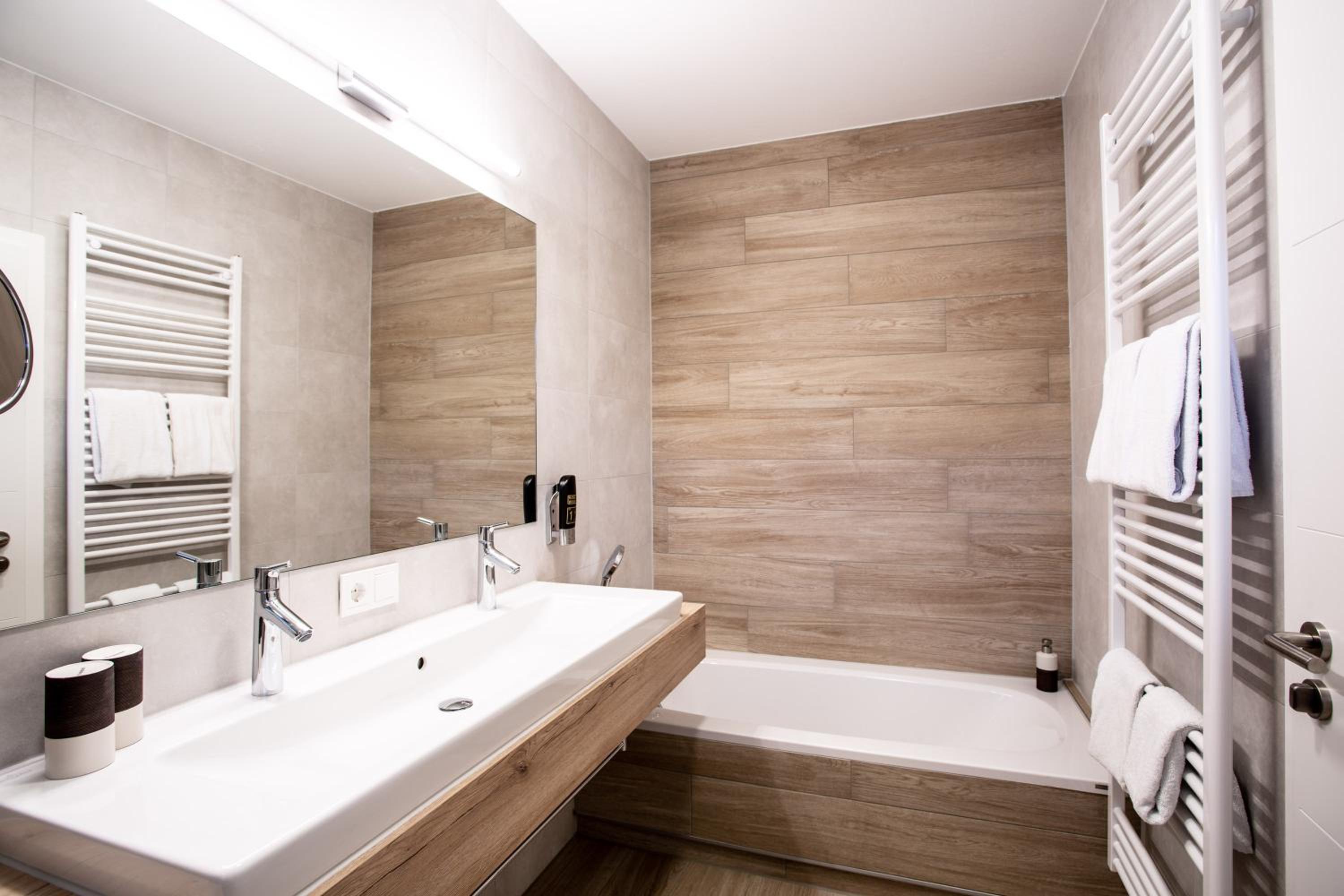 Large Double or Twin Room photo 3
