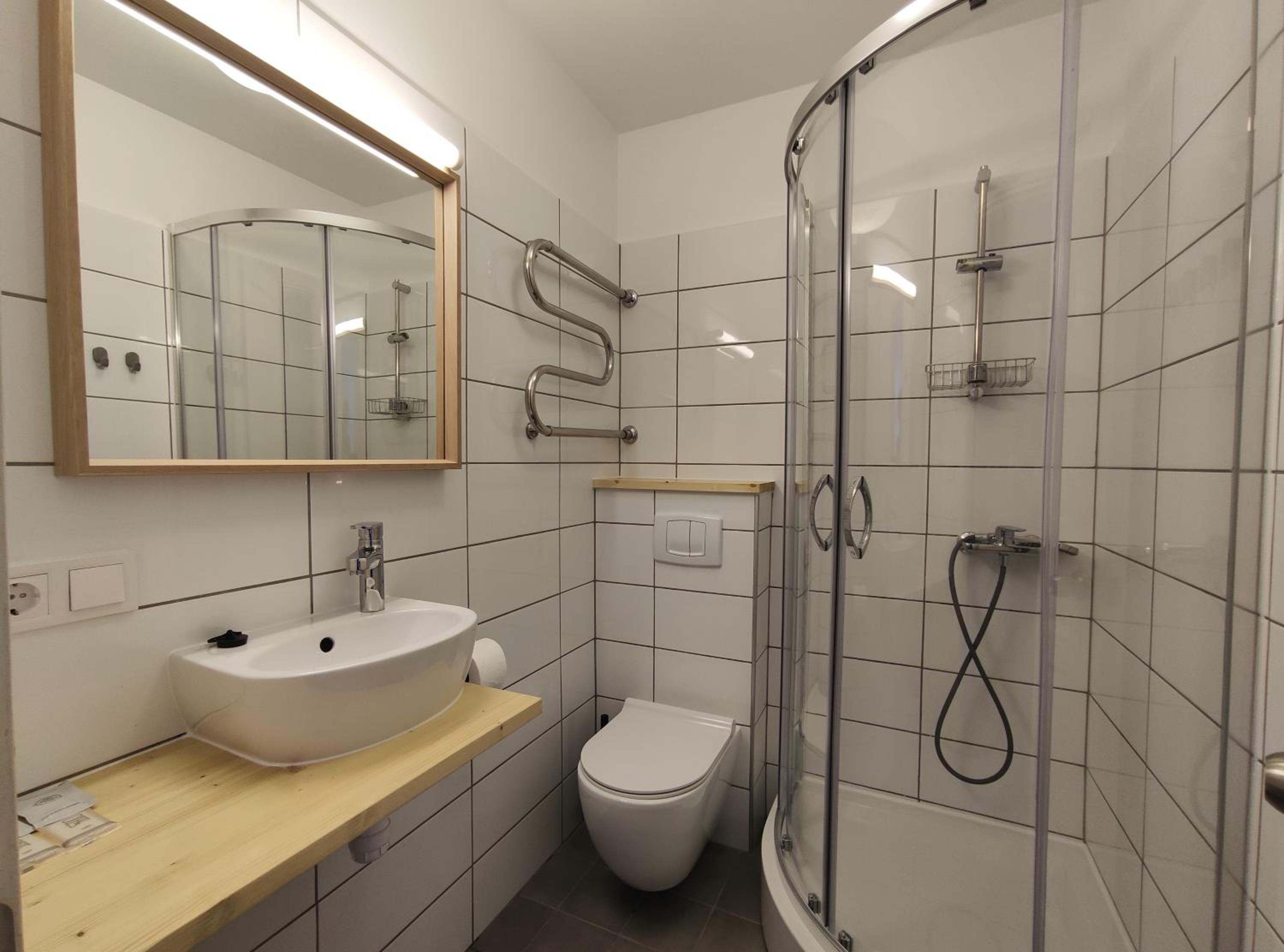 Double Room with Private Bathroom - Photo 2