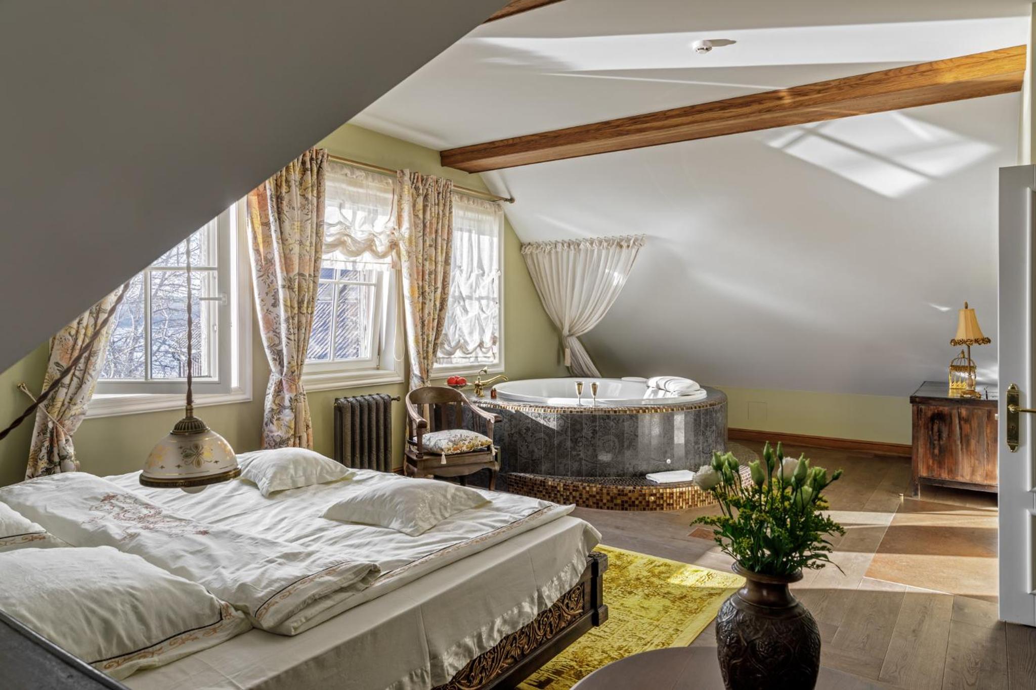 Deluxe Suite with Spa Bath photo 1