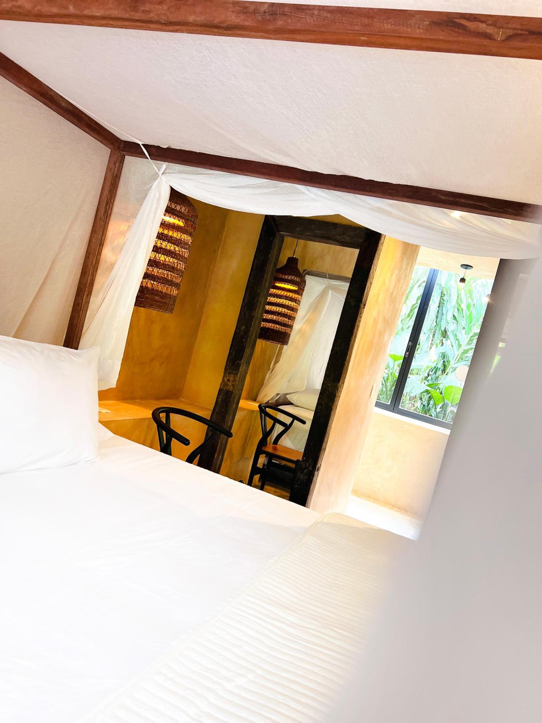 Deluxe Room - Photo 5