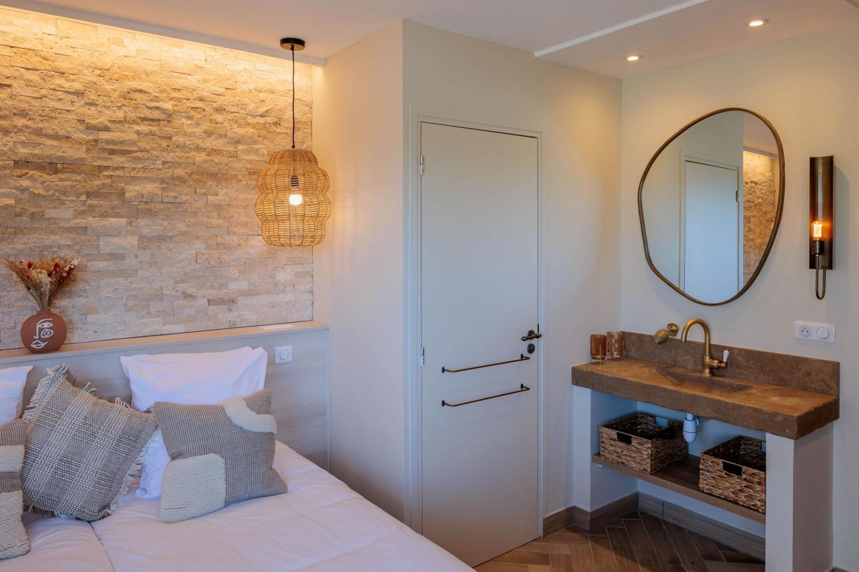 Standard Twin Room - Photo 5