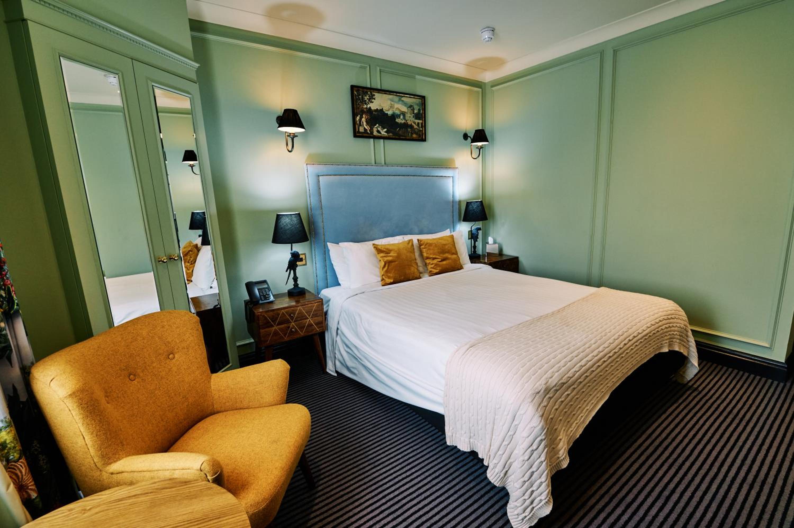 Standard King Room photo 2
