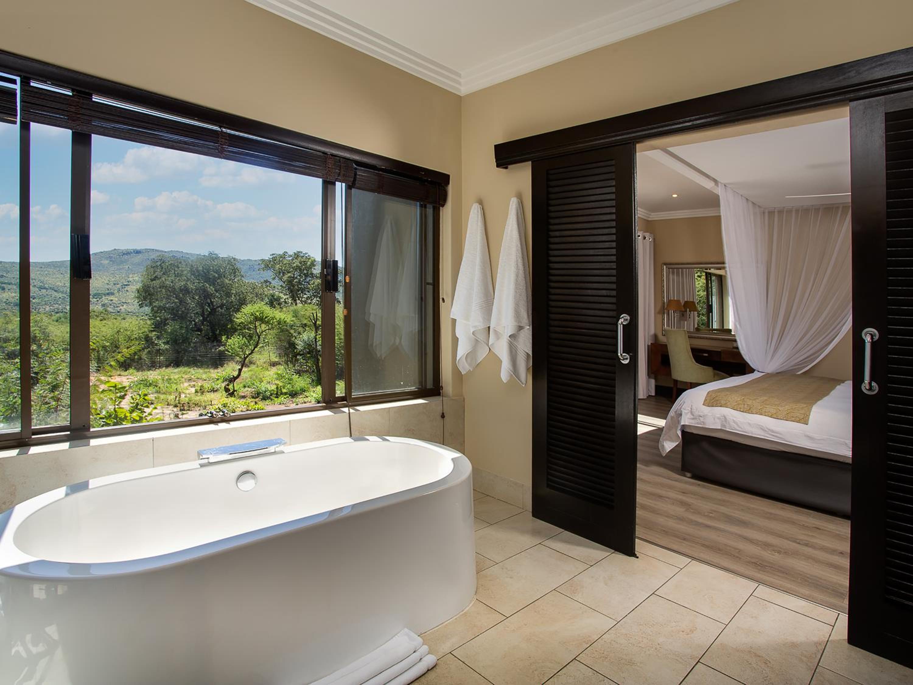 Executive Suite - Photo 2
