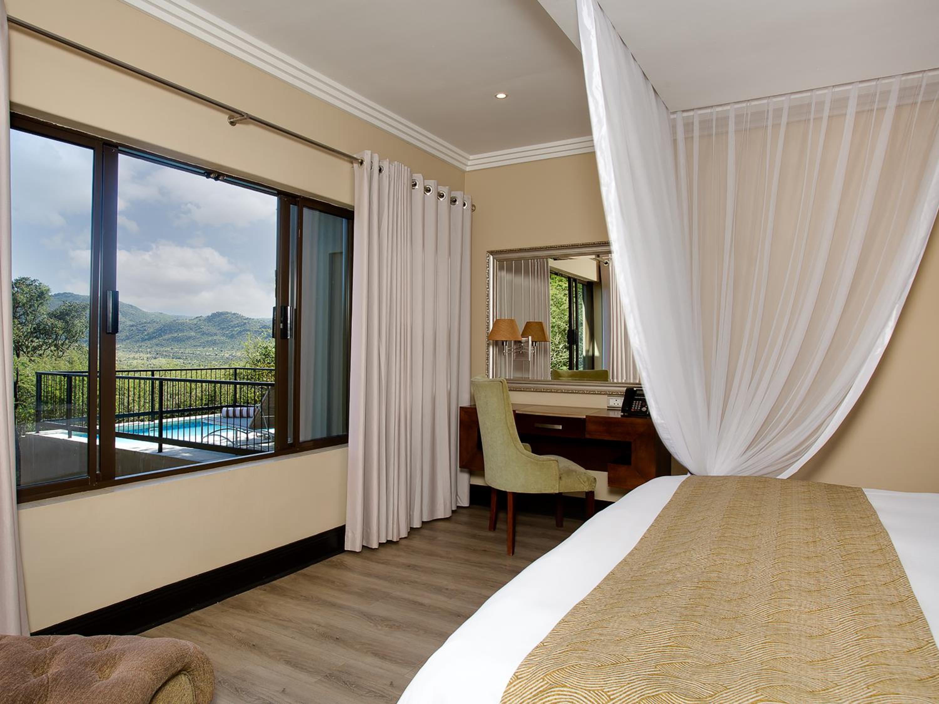 Executive Suite - Photo 1