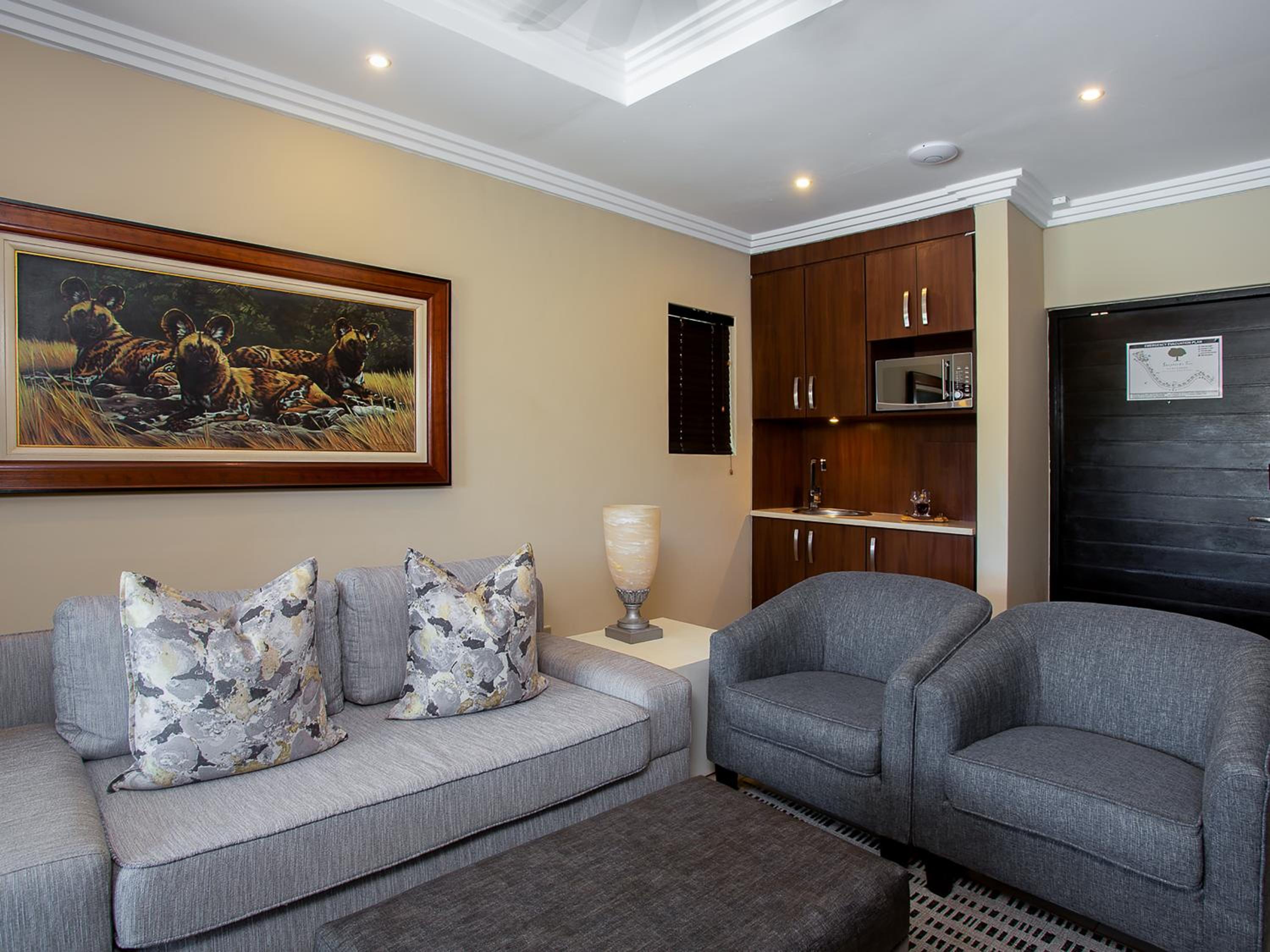 Executive Suite - Photo 7
