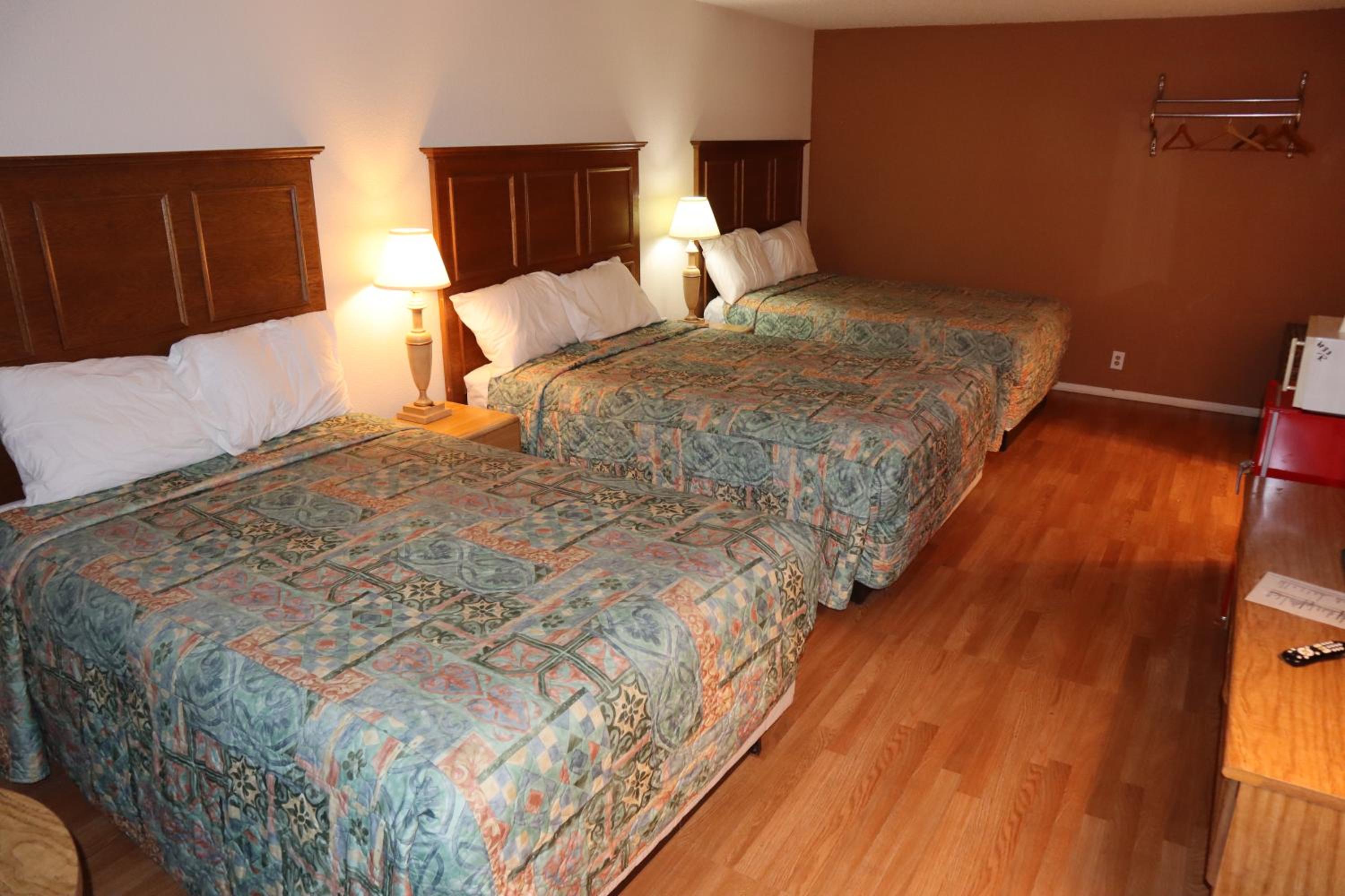 Triple Room - Non-Smoking photo 2