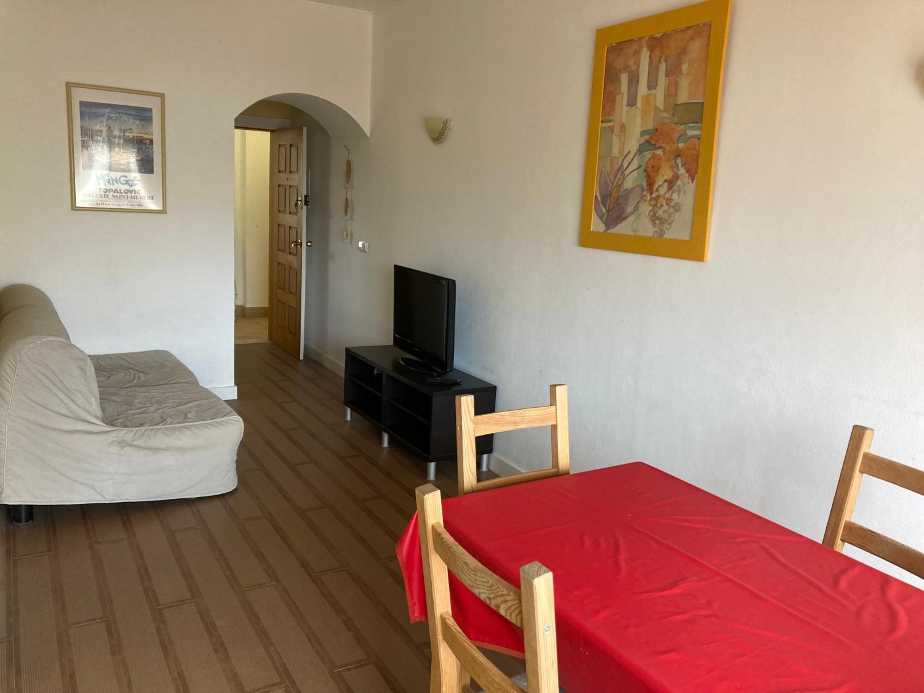 One-Bedroom Apartment with Balcony photo 3