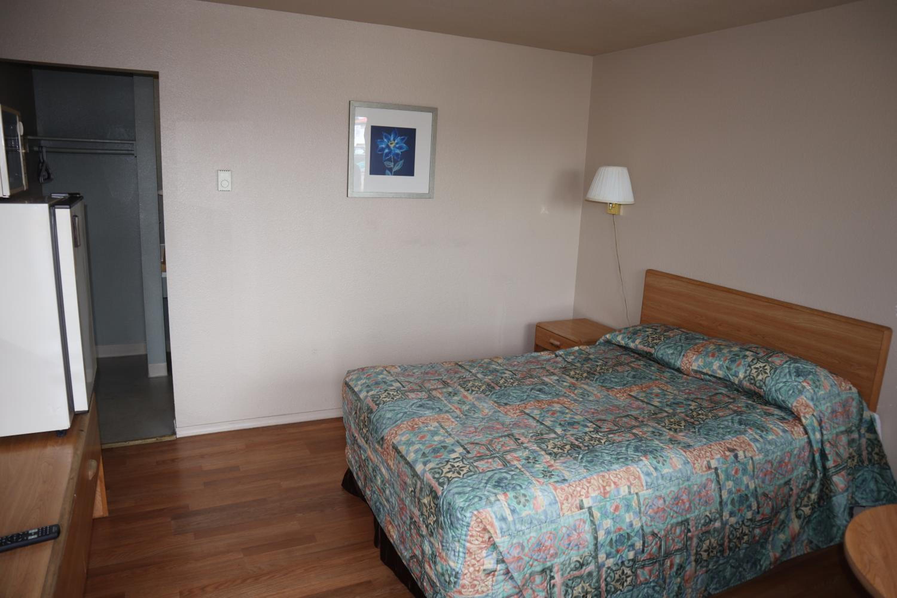 Queen Room photo 1