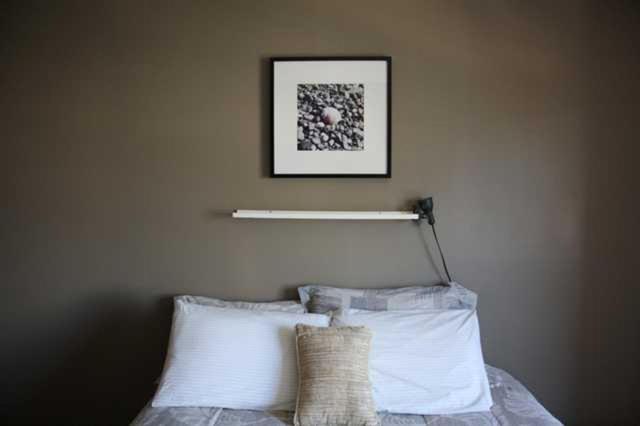 Queen Room with Shared Bathroom photo 3