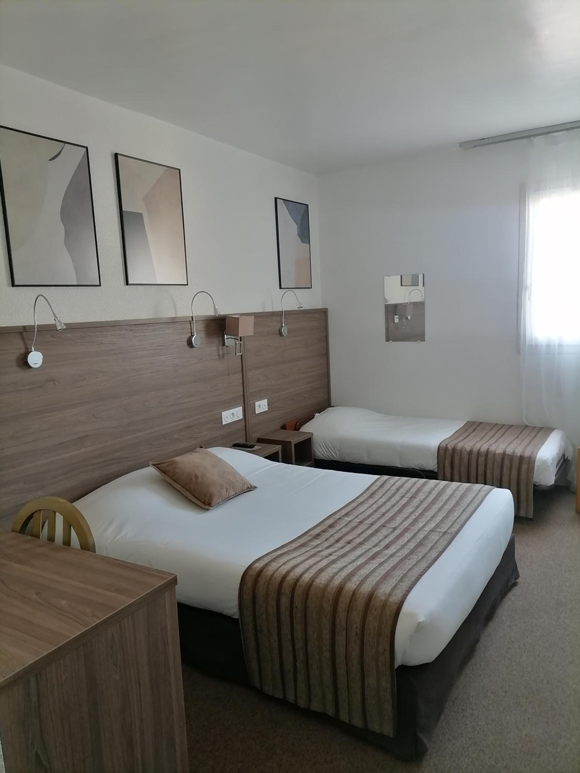 Triple Room Shower-1 Large Bed and 1 Single Bed photo 1