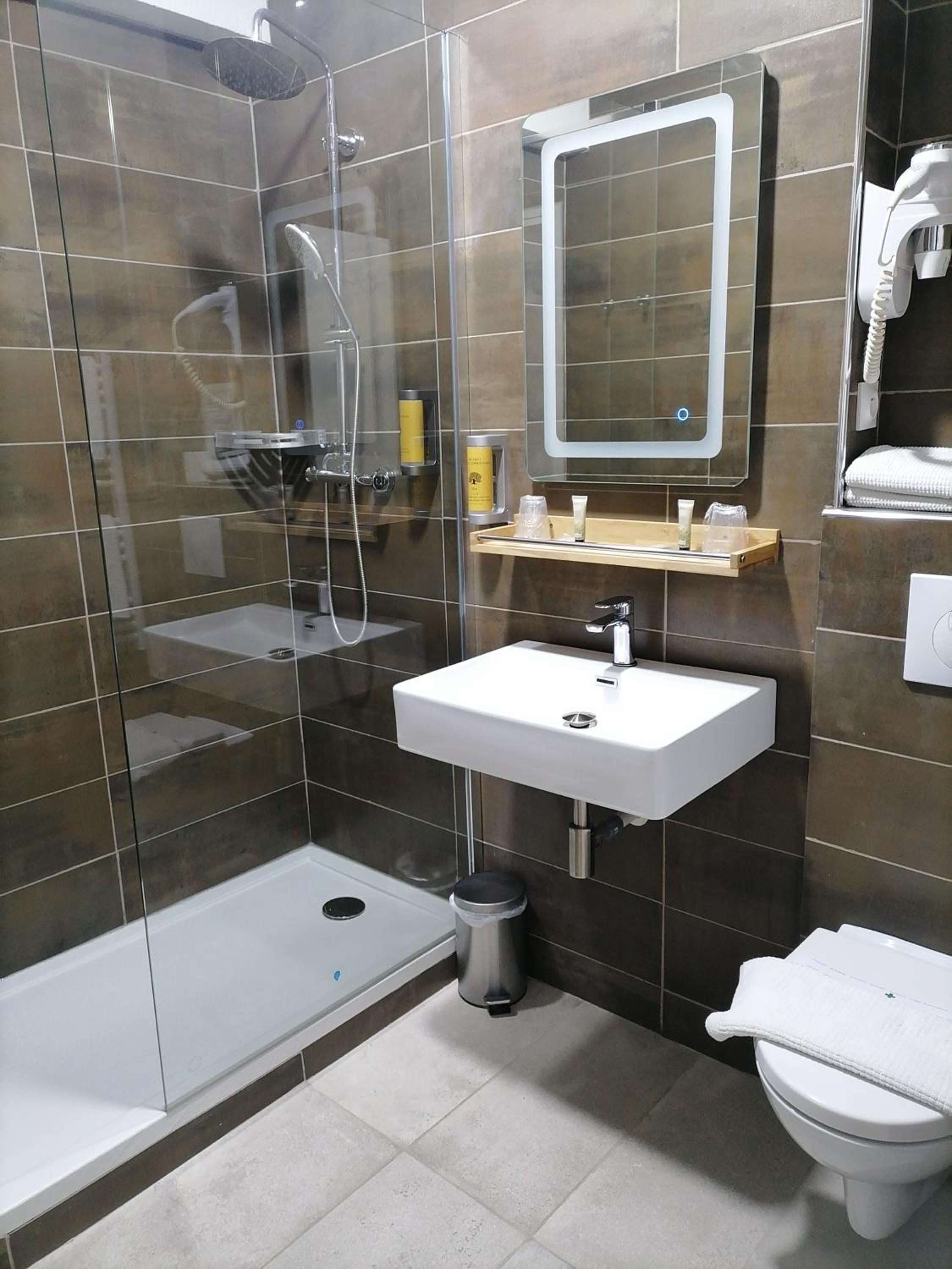 Twin Room with Shower photo 2