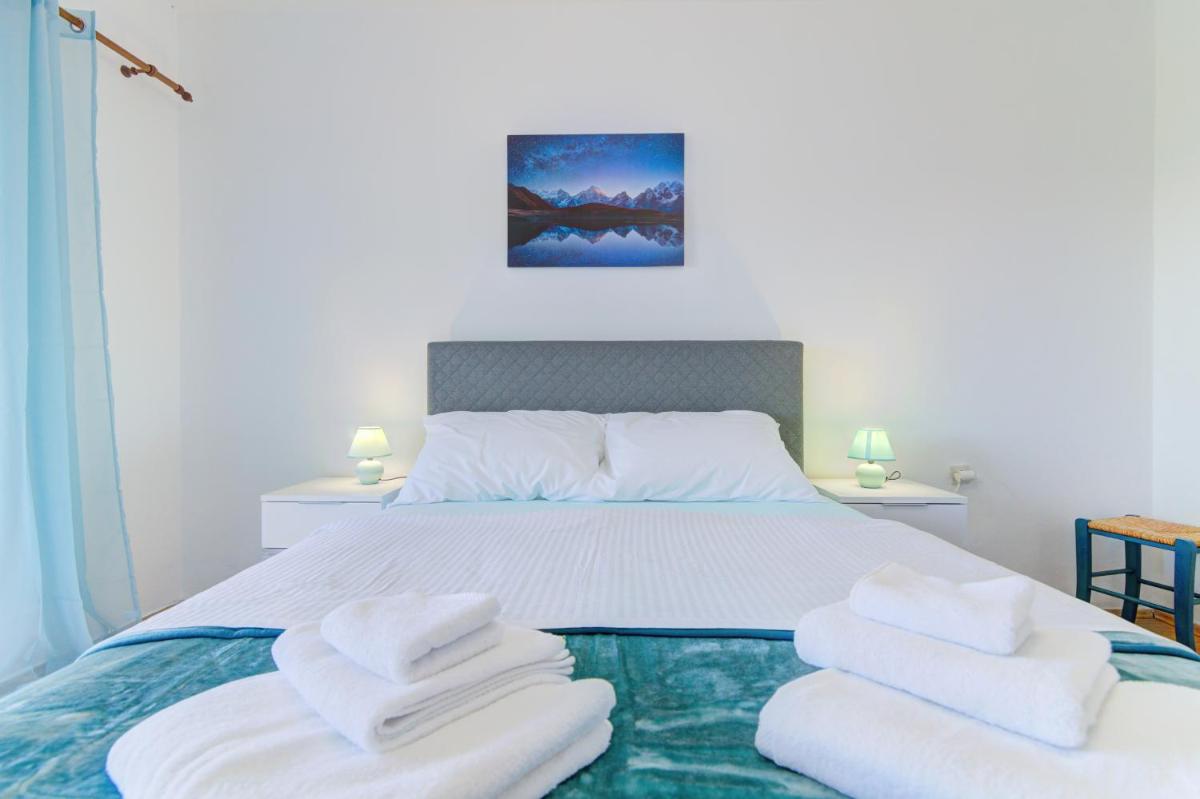 Four-Bedroom House photo 2