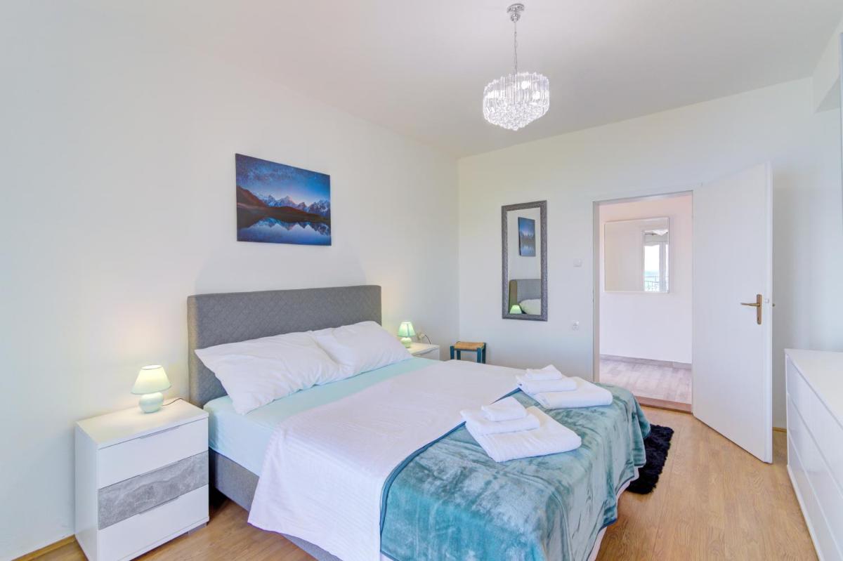 Four-Bedroom House photo 1