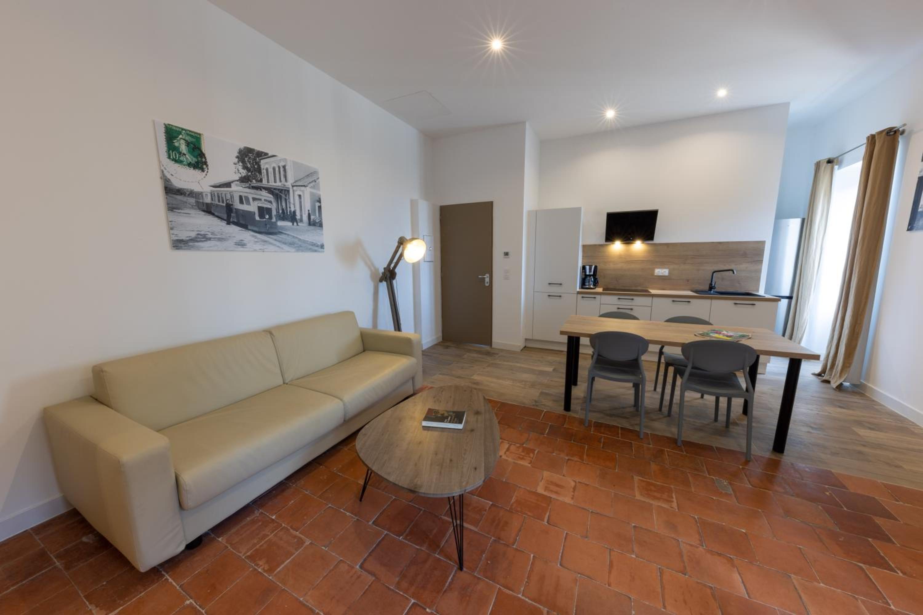 One-Bedroom Apartment