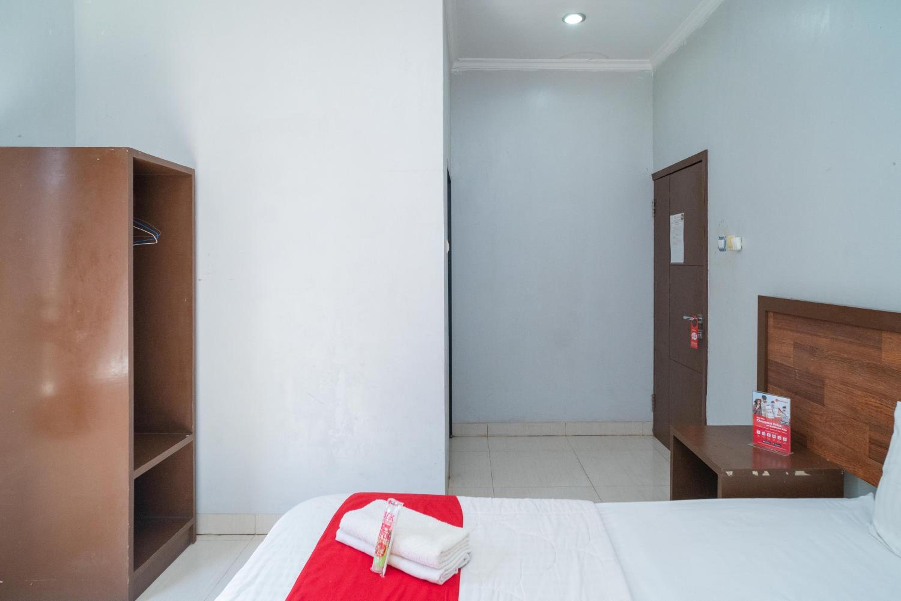 Deluxe Room - Photo 5