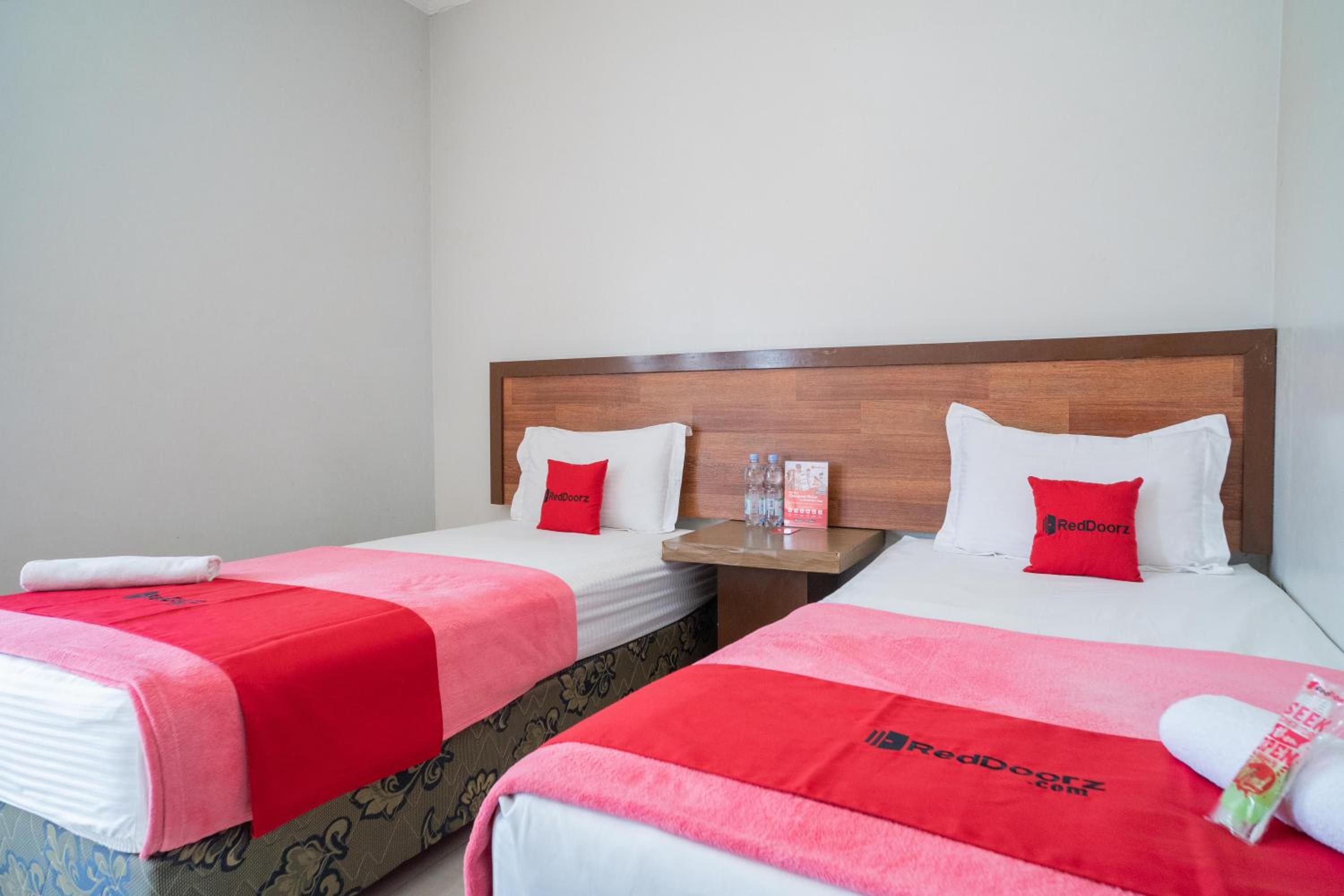Twin Room - Photo 2