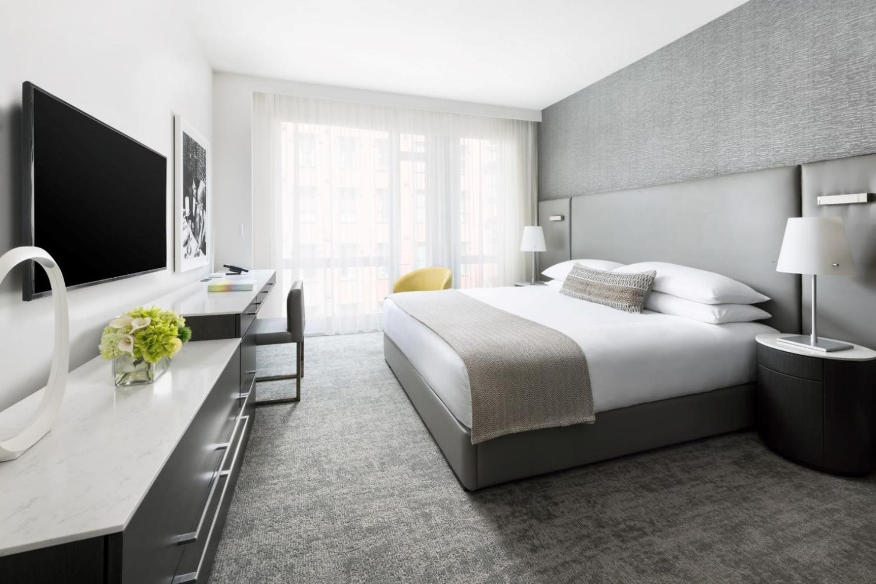 Deluxe King Room with One King Bed (Non Smoking)