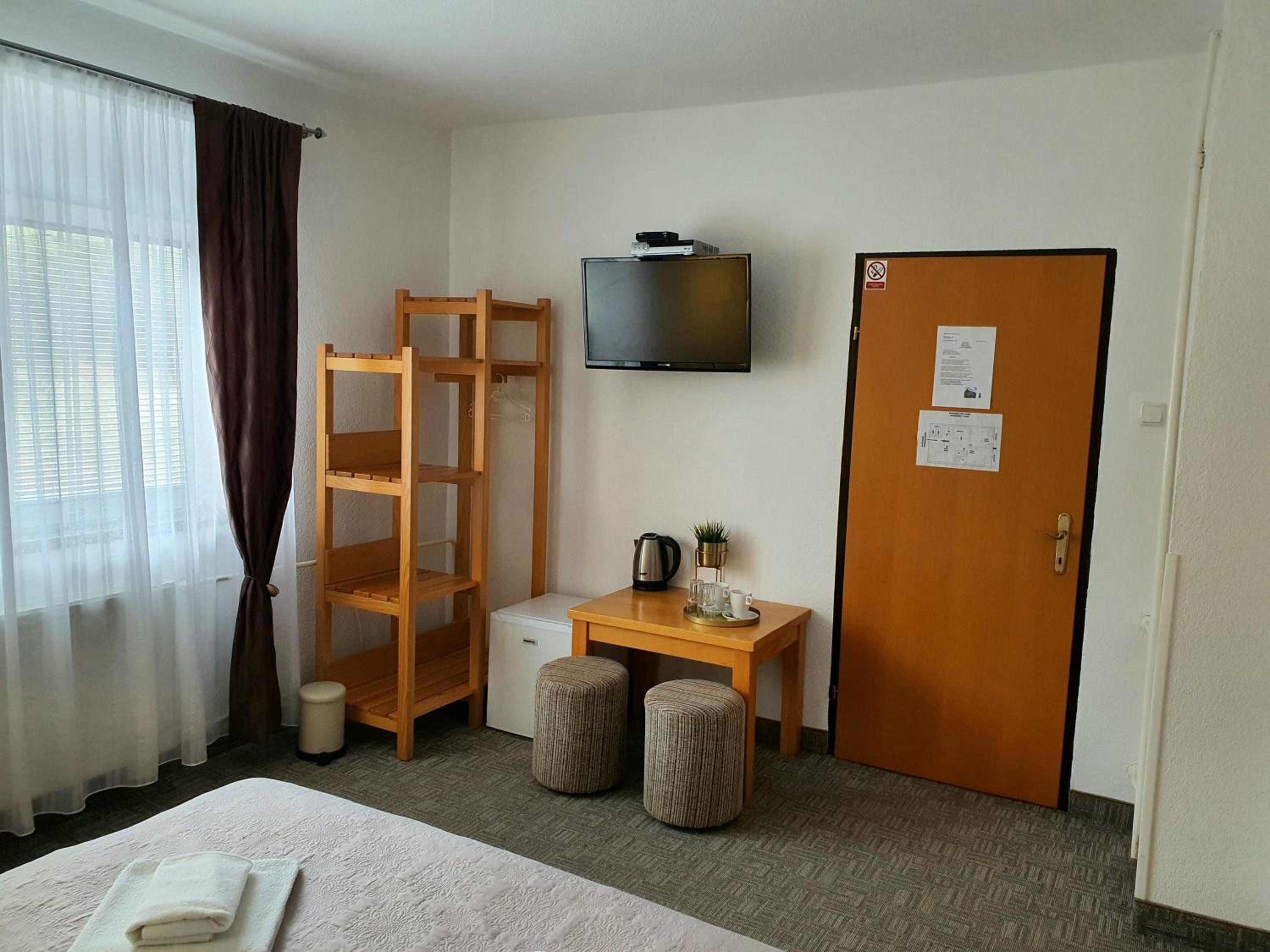Double Room - Photo 17