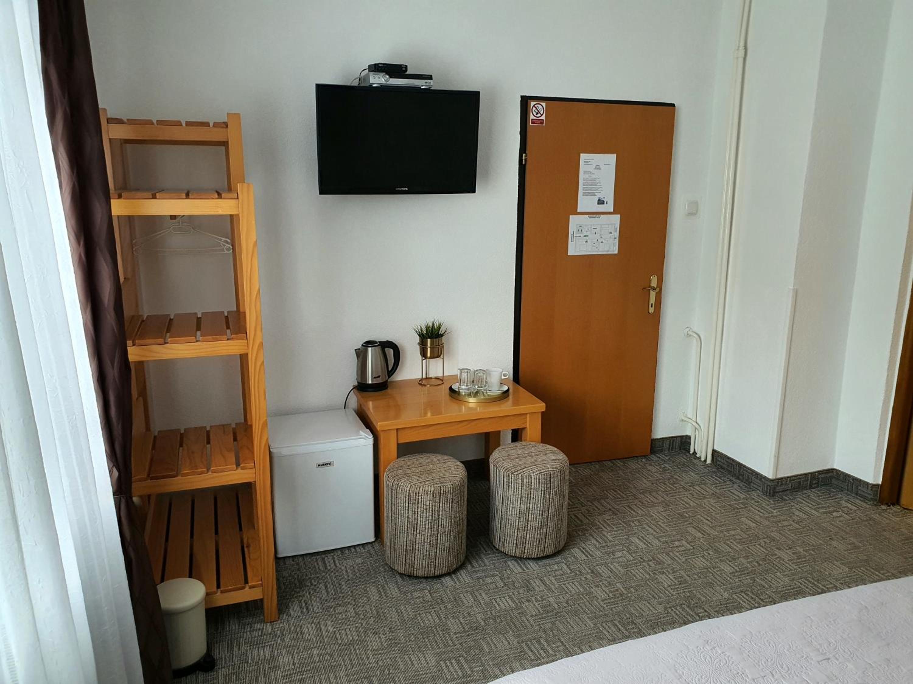 Double Room - Photo 8