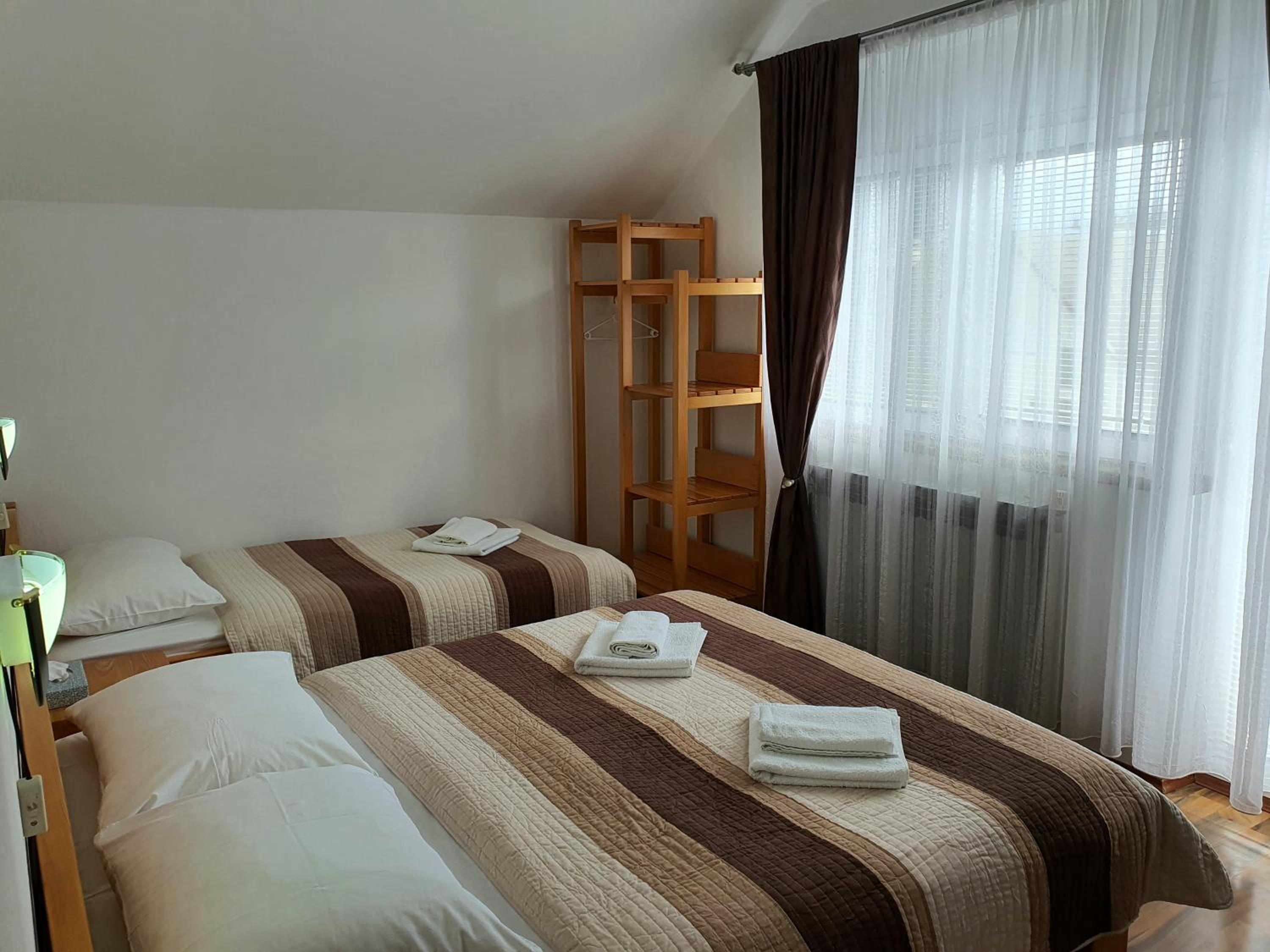 Triple Room with Private External Bathroom - Photo 9