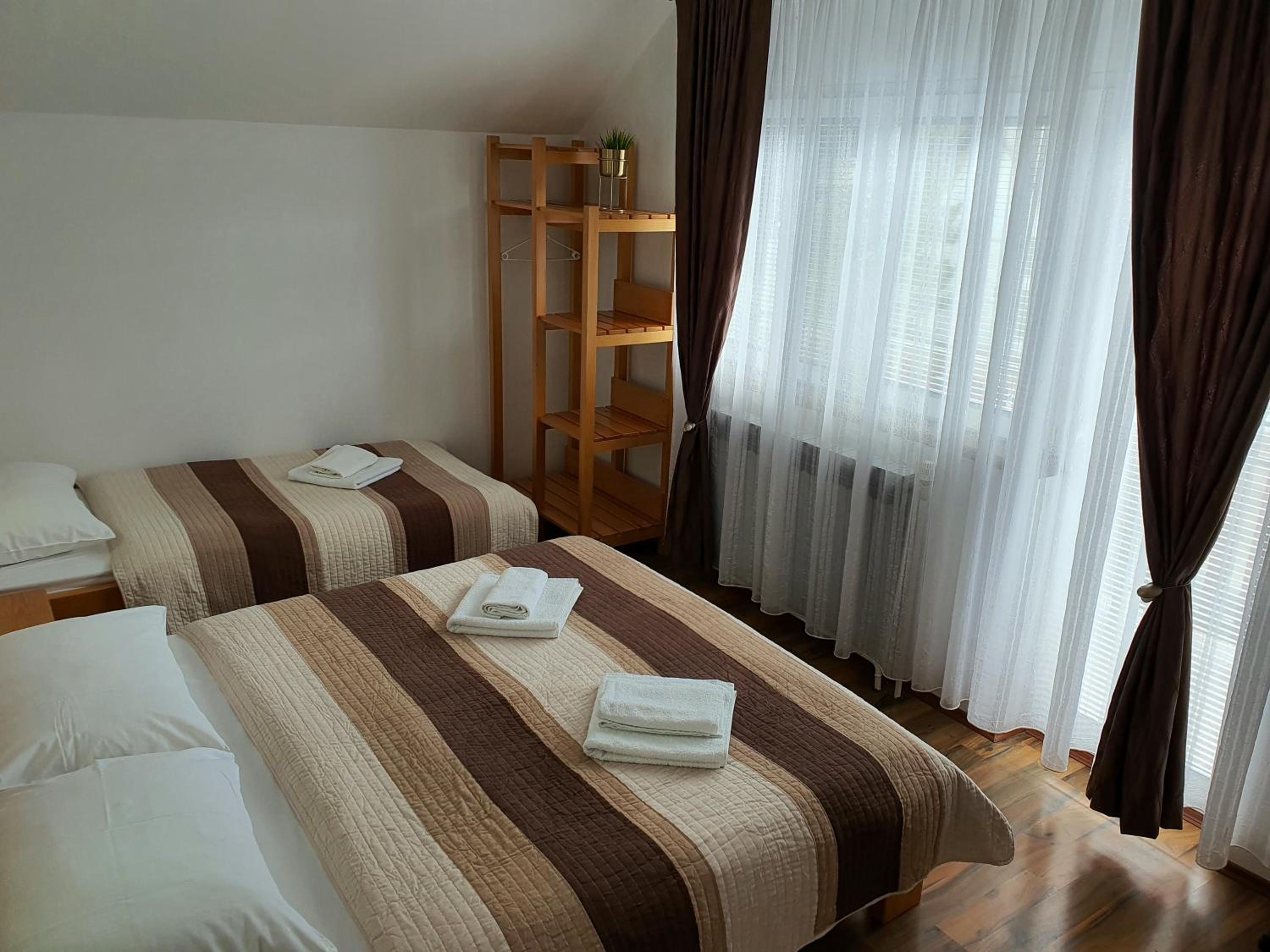 Triple Room with Private External Bathroom - Photo 10