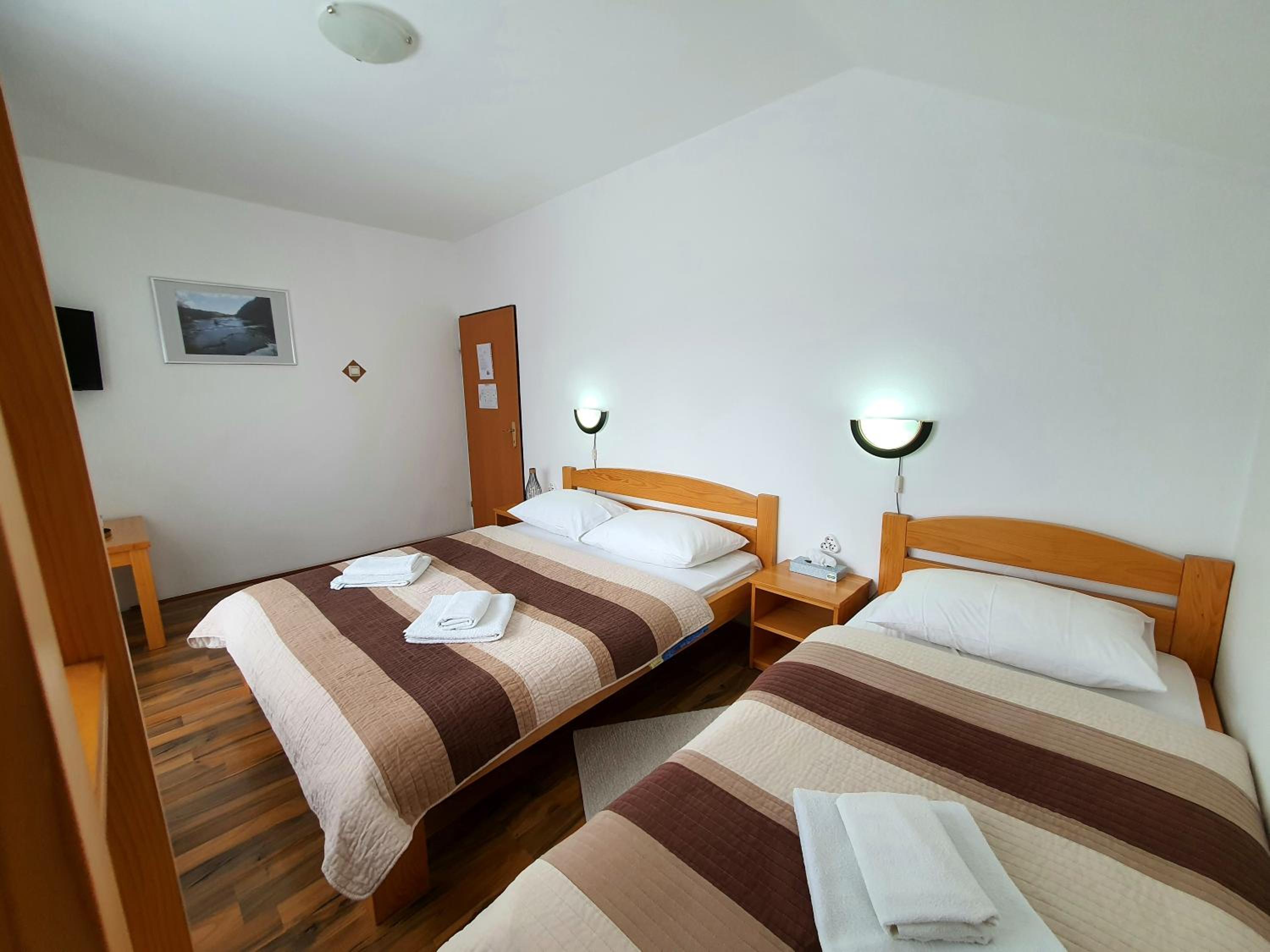 Triple Room with Private External Bathroom - Photo 4