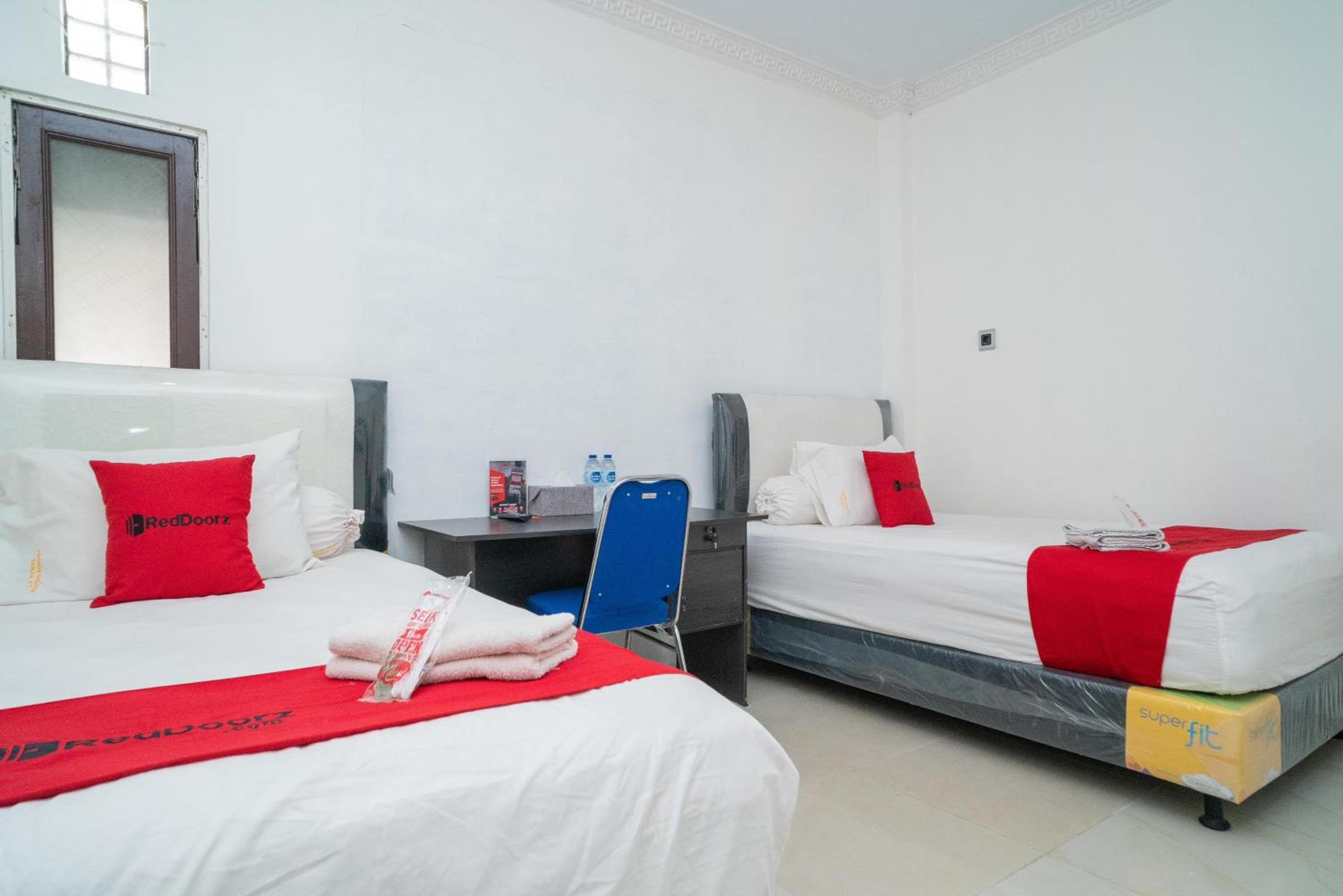 Twin Room - Photo 2